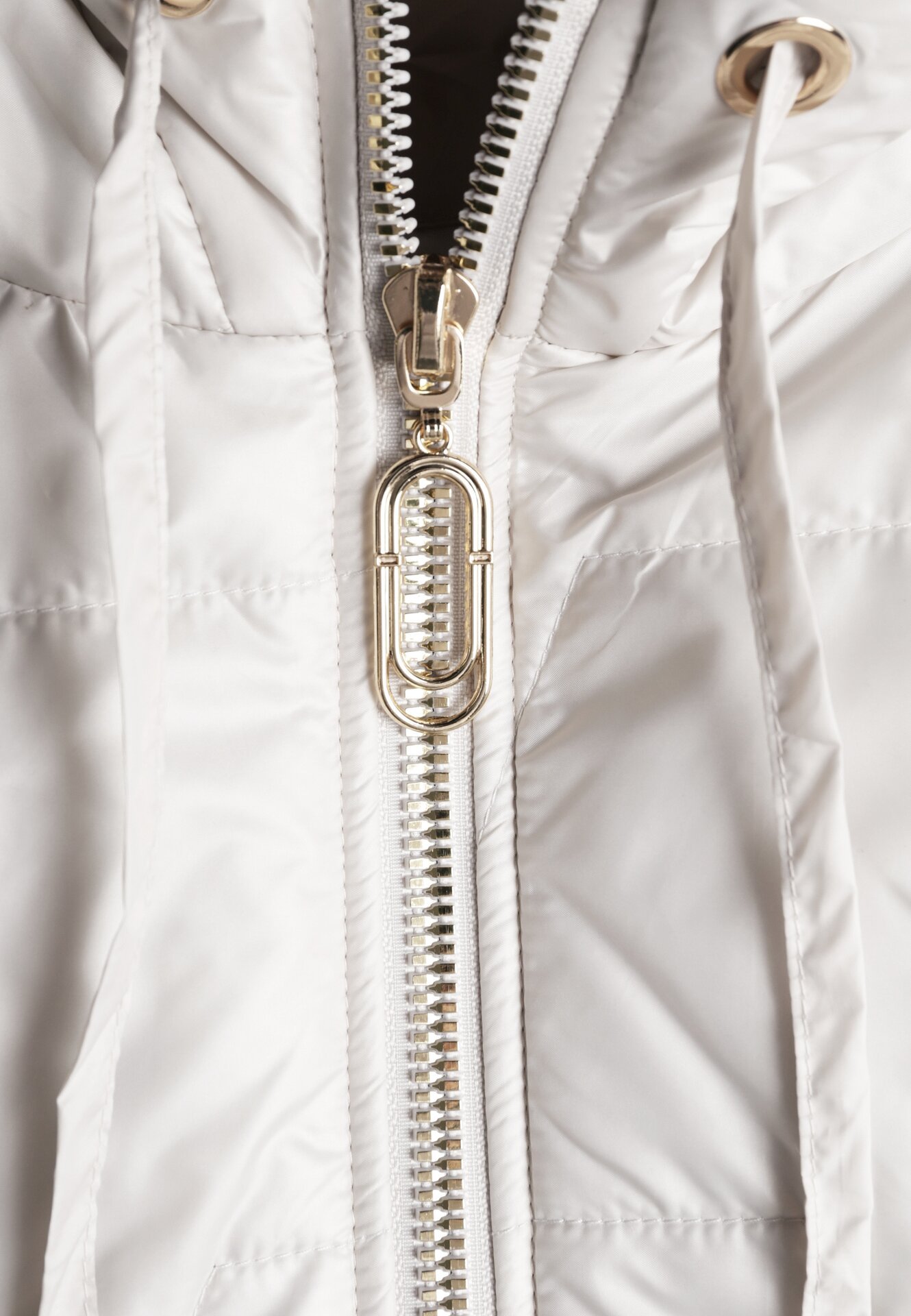 Jasnoszara Kamizelka z Nieodpinanym Kapturem i Geometrycznym Pikowaniem Kalousa