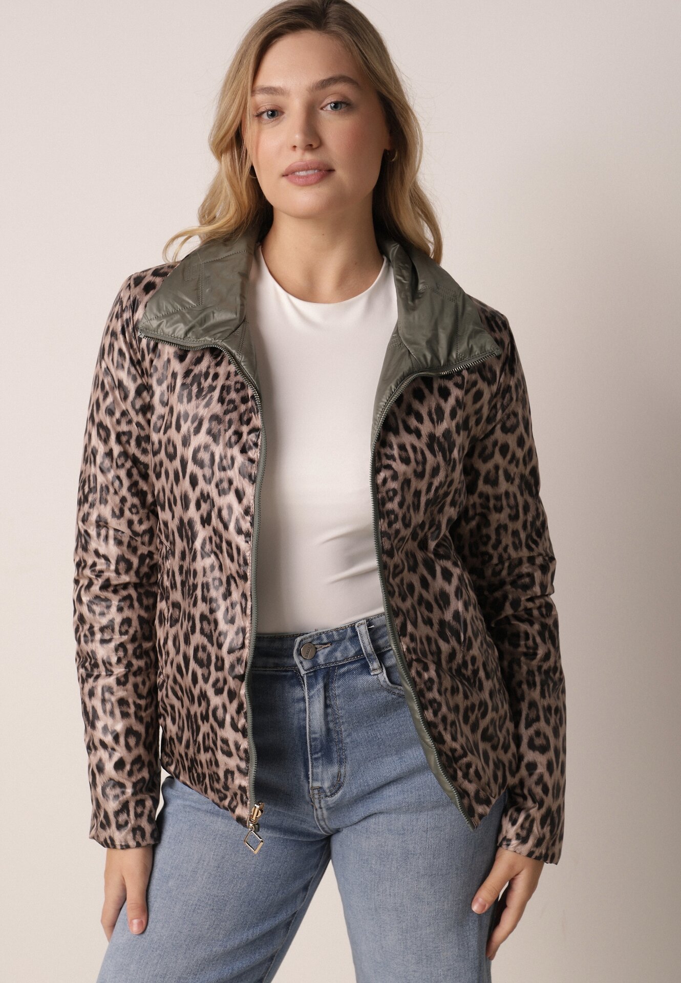 Zielona Dwustronna Kurtka Pikowana Ozdobiona Naszywką i Panterką Nemopis