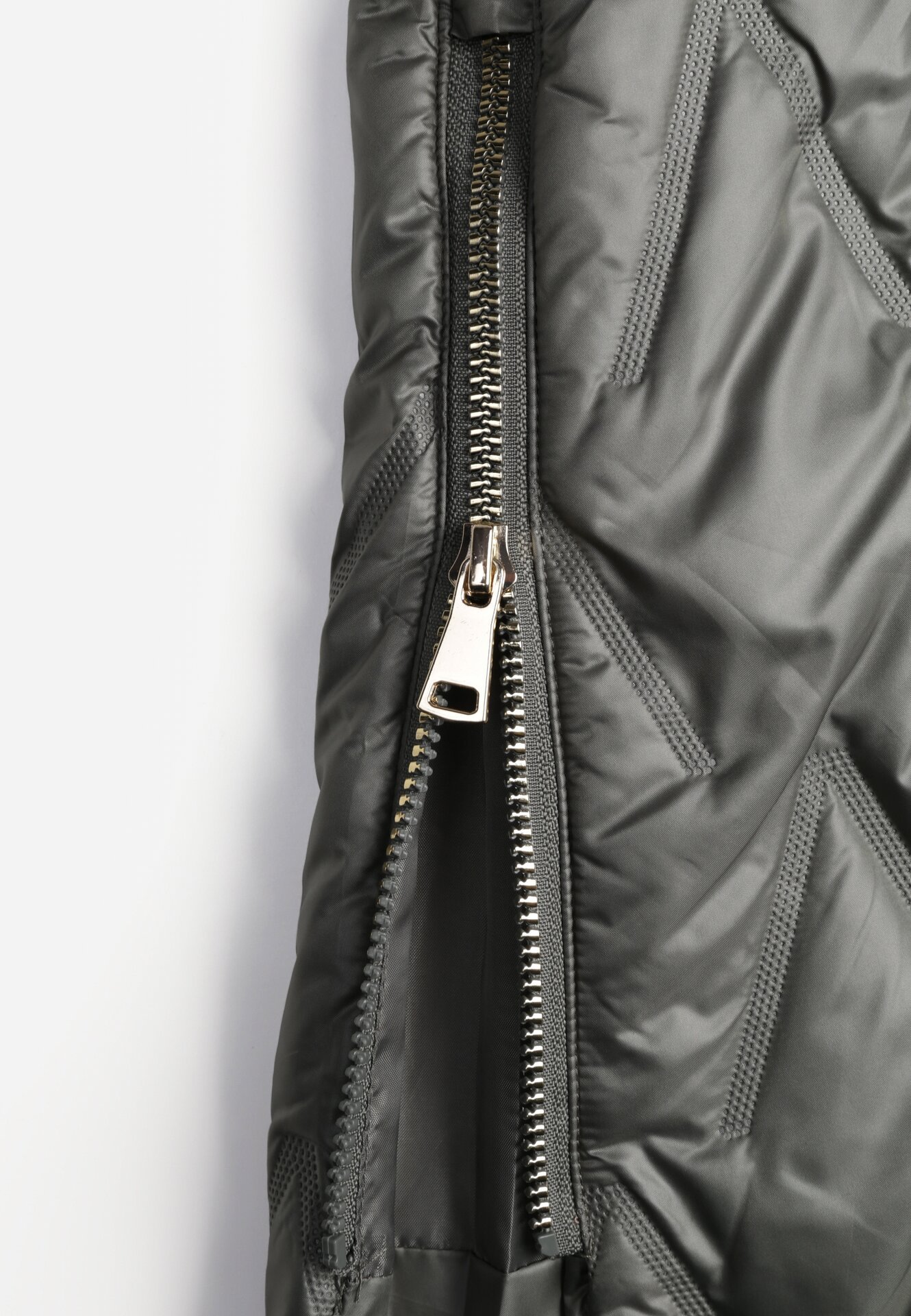 Zielona Pikowana Kamizelka o Długim Kroju z Nieodpinanym Kapturem w Romby Dephice