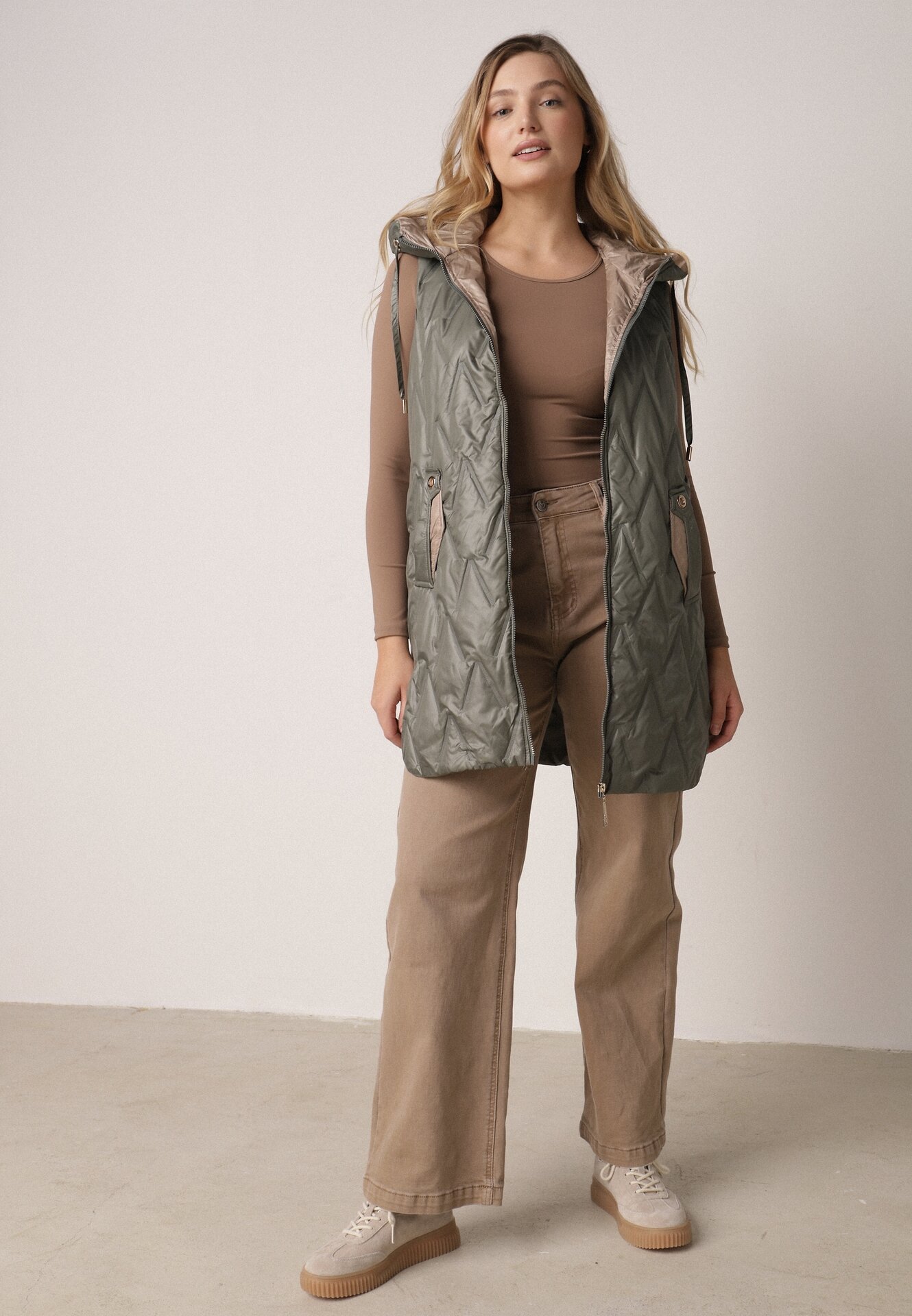 Zielona Pikowana Kamizelka o Długim Kroju z Nieodpinanym Kapturem w Romby Dephice