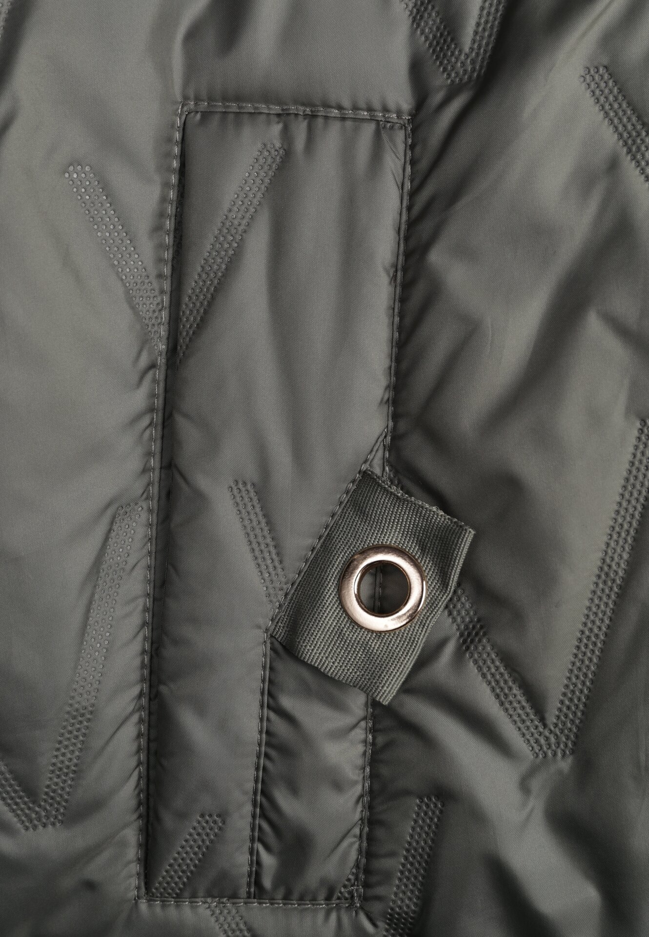 Zielona Pikowana Kurtka Przejściowa Parka z Kapturem o Długim Kroju z Ozdobą Isaline