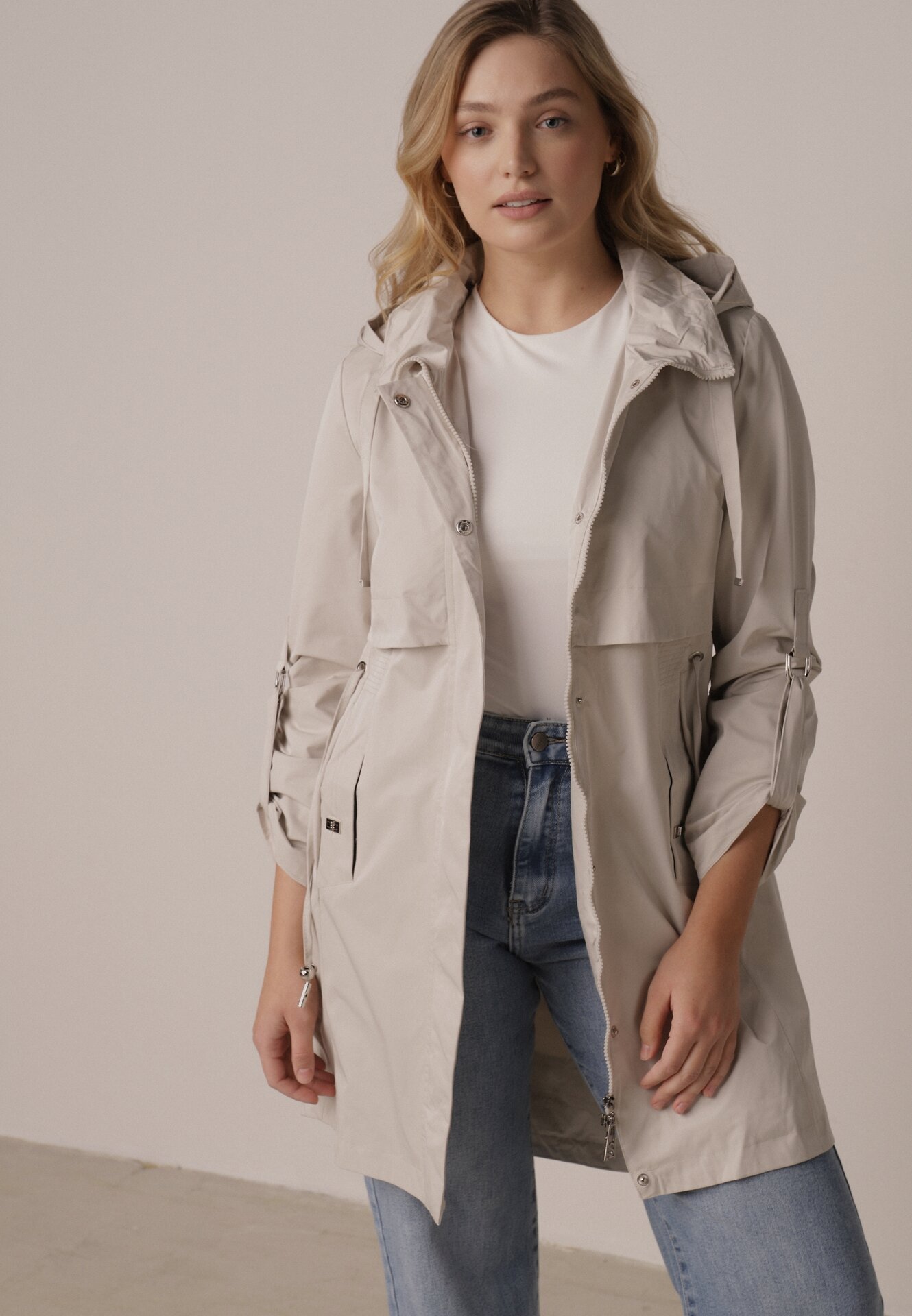 Beżowa Kurtka w Stylu Parki z Odpinanym Kapturem i Sznurkami Enang