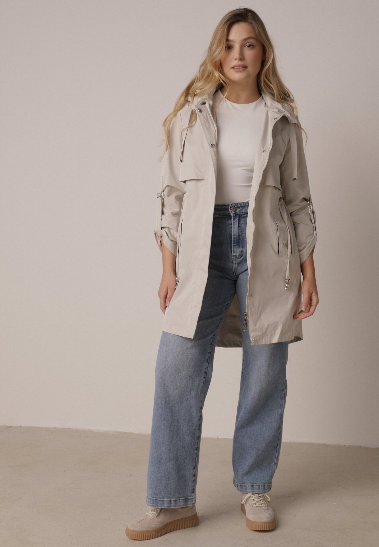 Beżowa Kurtka w Stylu Parki z Odpinanym Kapturem i Sznurkami Enang