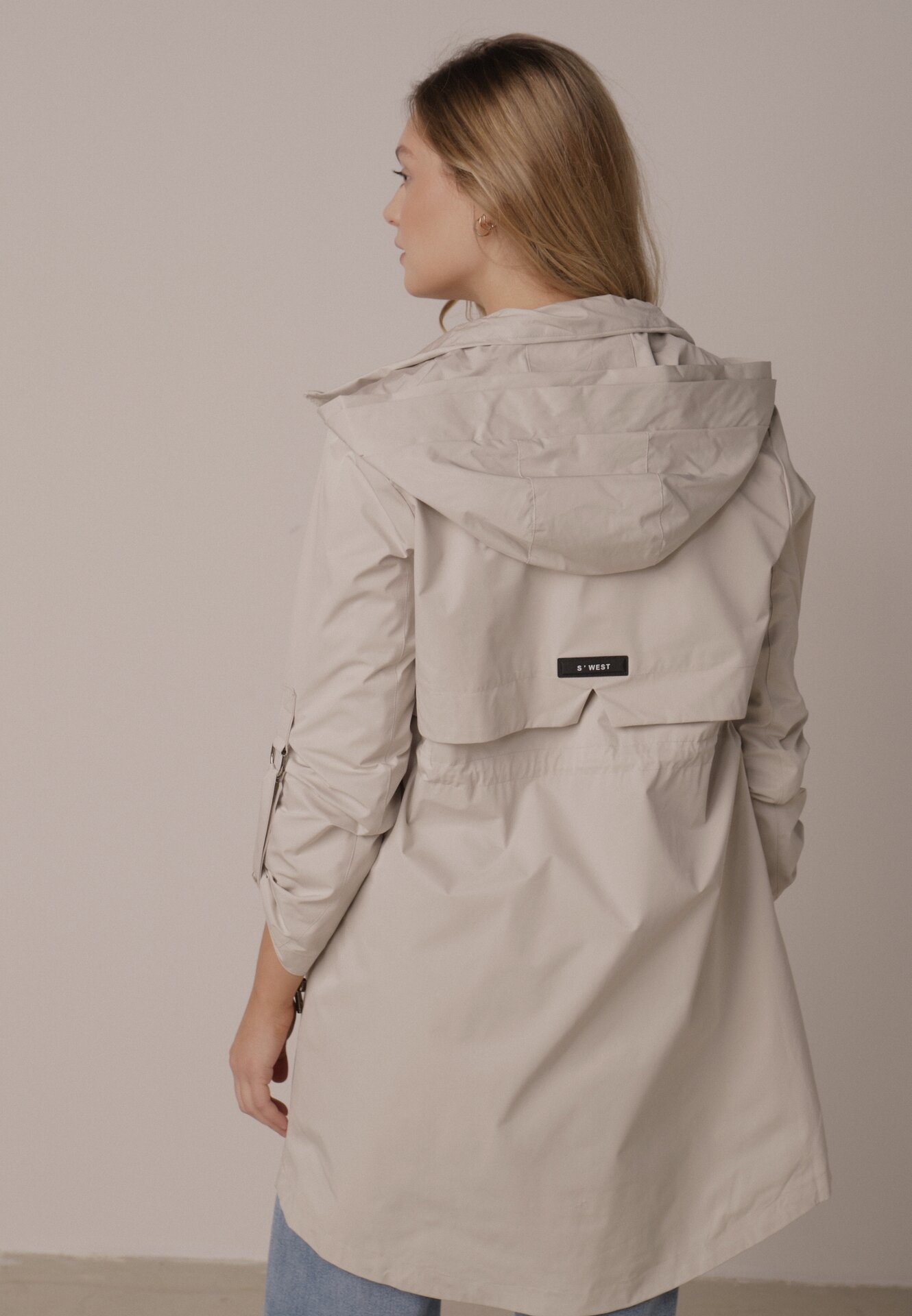 Beżowa Kurtka w Stylu Parki z Odpinanym Kapturem i Sznurkami Enang