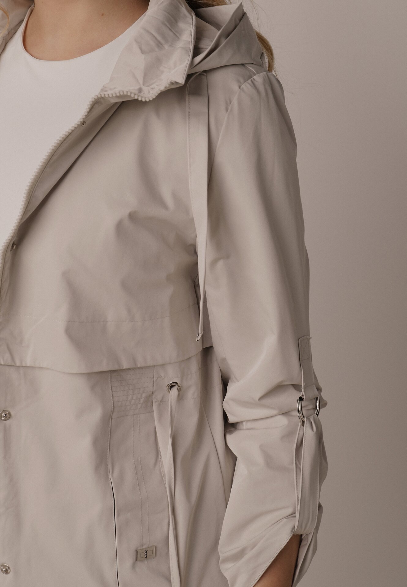 Beżowa Kurtka w Stylu Parki z Odpinanym Kapturem i Sznurkami Enang