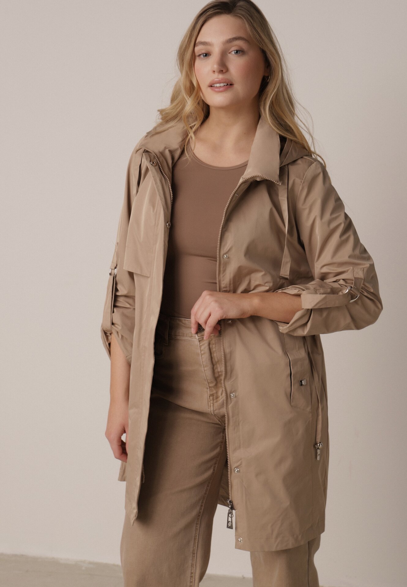 Brązowa Kurtka w Stylu Parki z Odpinanym Kapturem i Sznurkami Enang