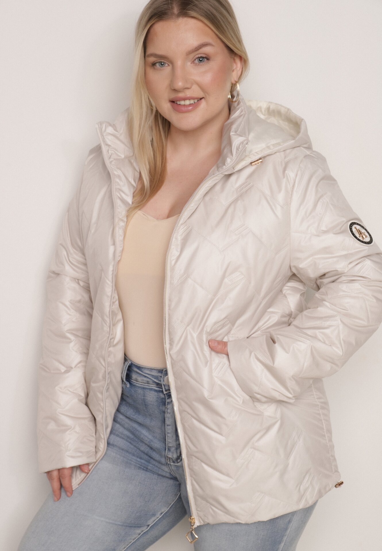 Jasnoszara Pikowana Kurtka Przejściowa o Prostym Kroju z Kapturem Vimoris