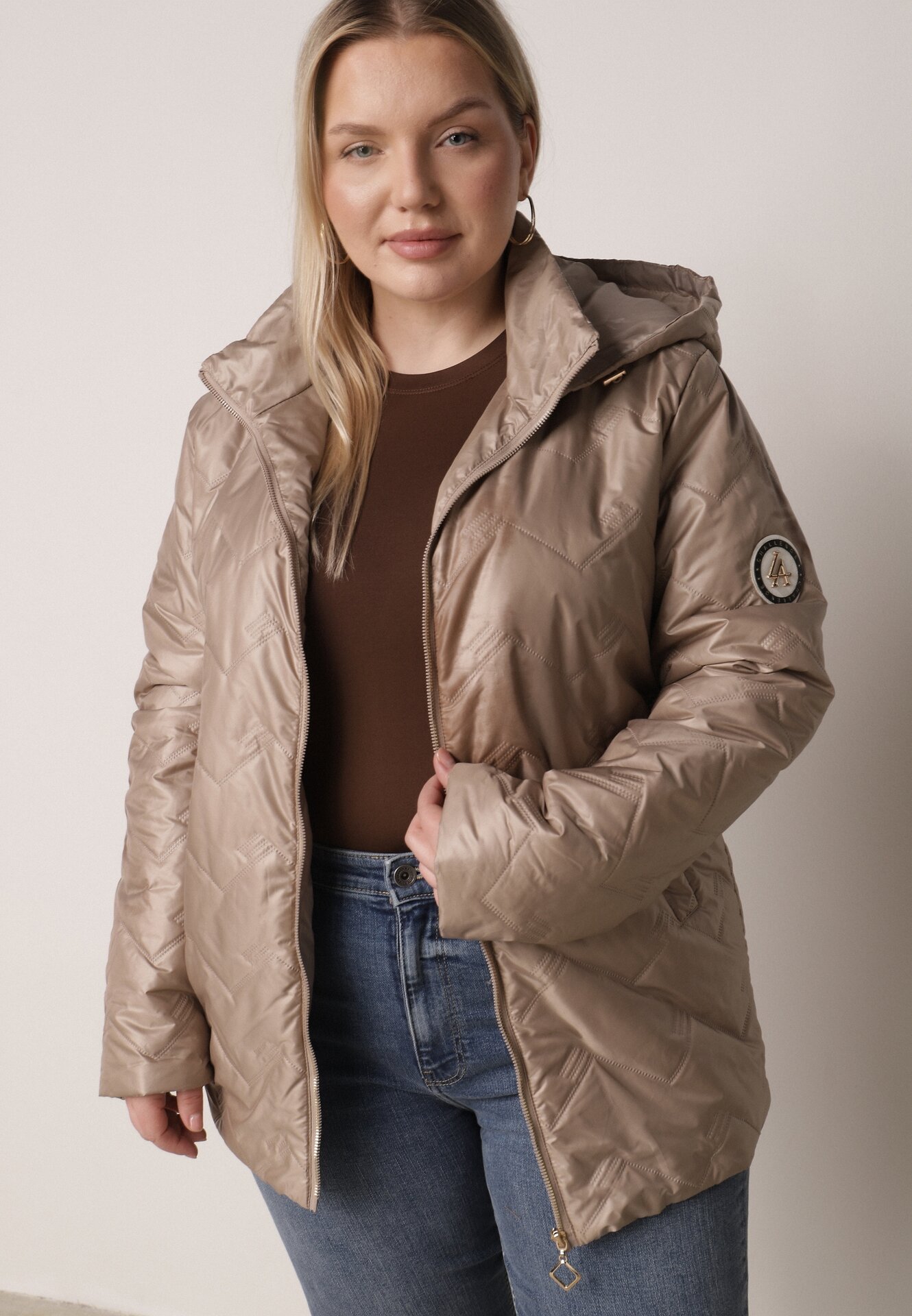 Ciemnobeżowa Pikowana Kurtka Przejściowa o Prostym Kroju z Kapturem Vimoris