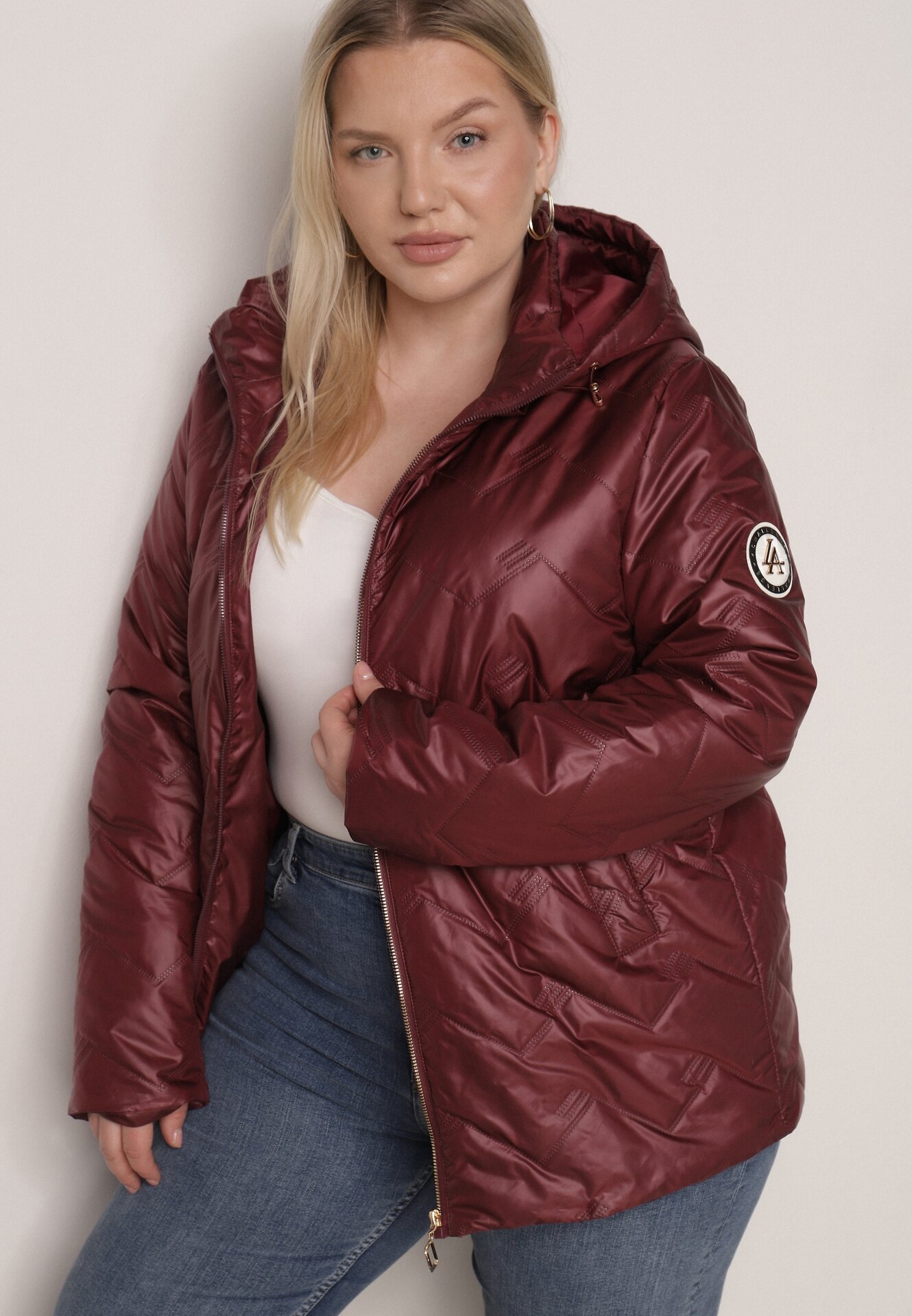 Bordowa Pikowana Kurtka Przejściowa o Prostym Kroju z Kapturem Vimoris