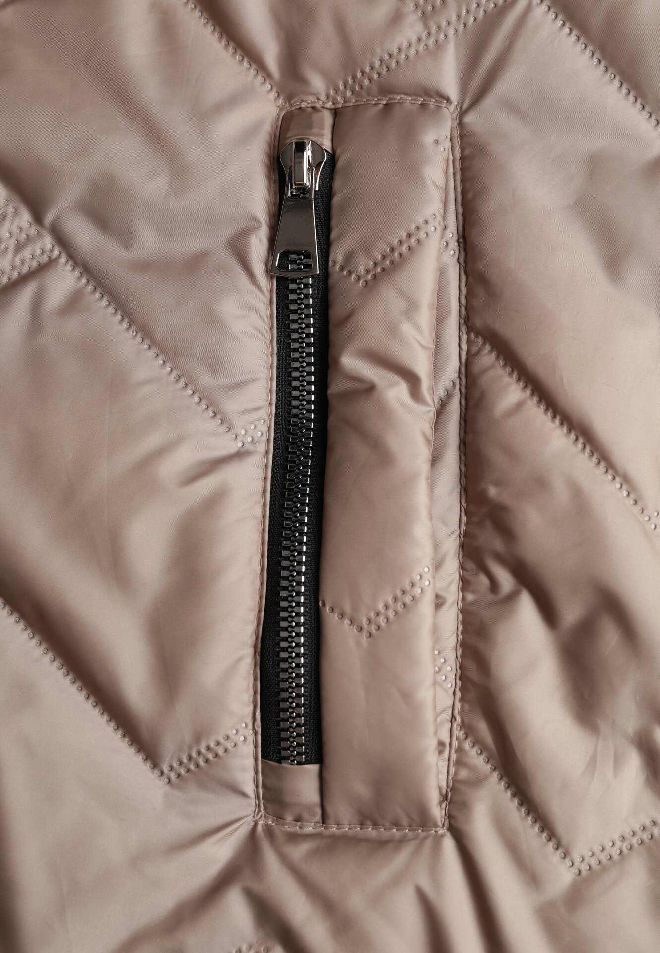 Brązowa Przejściolwa Pikowana Kurtka z Odpinanym Kapturem Nevistta