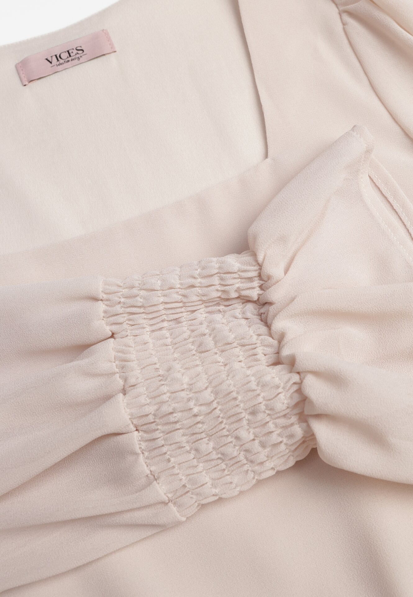 Beżowa Sukienka Vices z Siateczkowymi Rękawami i Wiązanym Paskiem Resnala