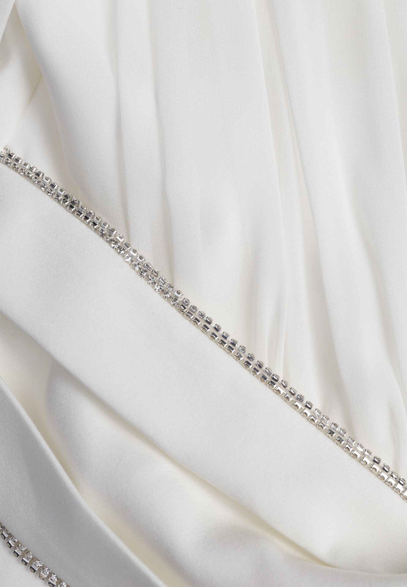 Biała Bluzka Kopertowa VICES z Dekoltem V Bufiastymi Rękawkami i Zaakcentowanymi Ramionami Tine