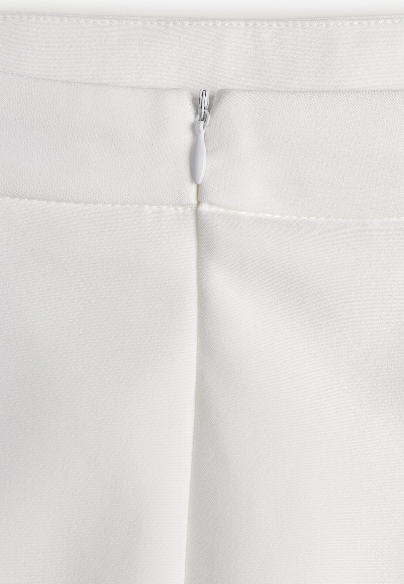 Biała Gładka Spódnica VICES o Ołówkowym Kroju Abilura