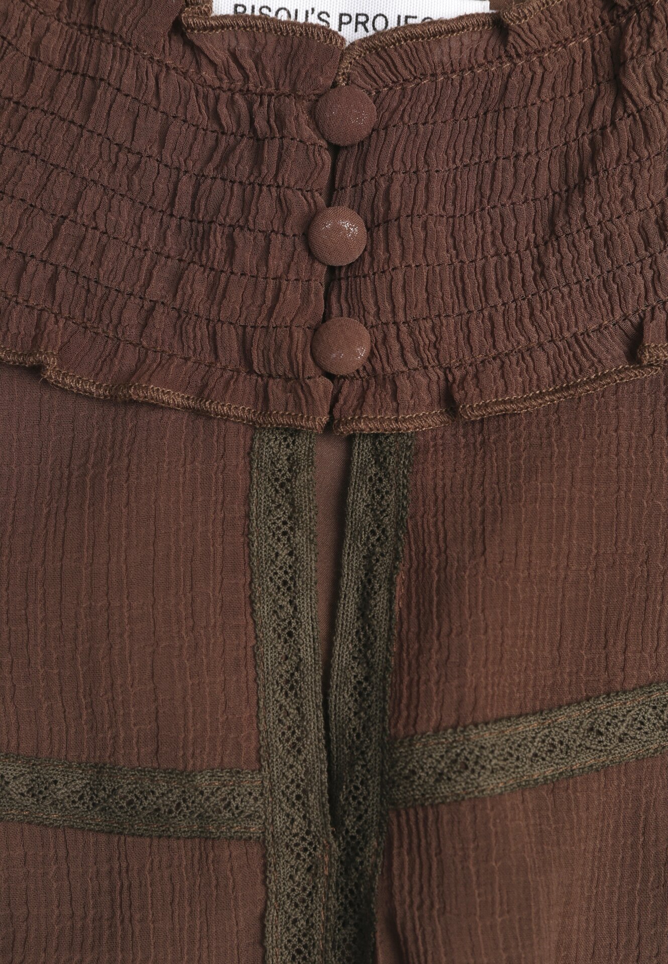 Brązowa Rozkloszowana Sukienka Ozdobiona Falbanami Paskiem i Guzikami Nevissia