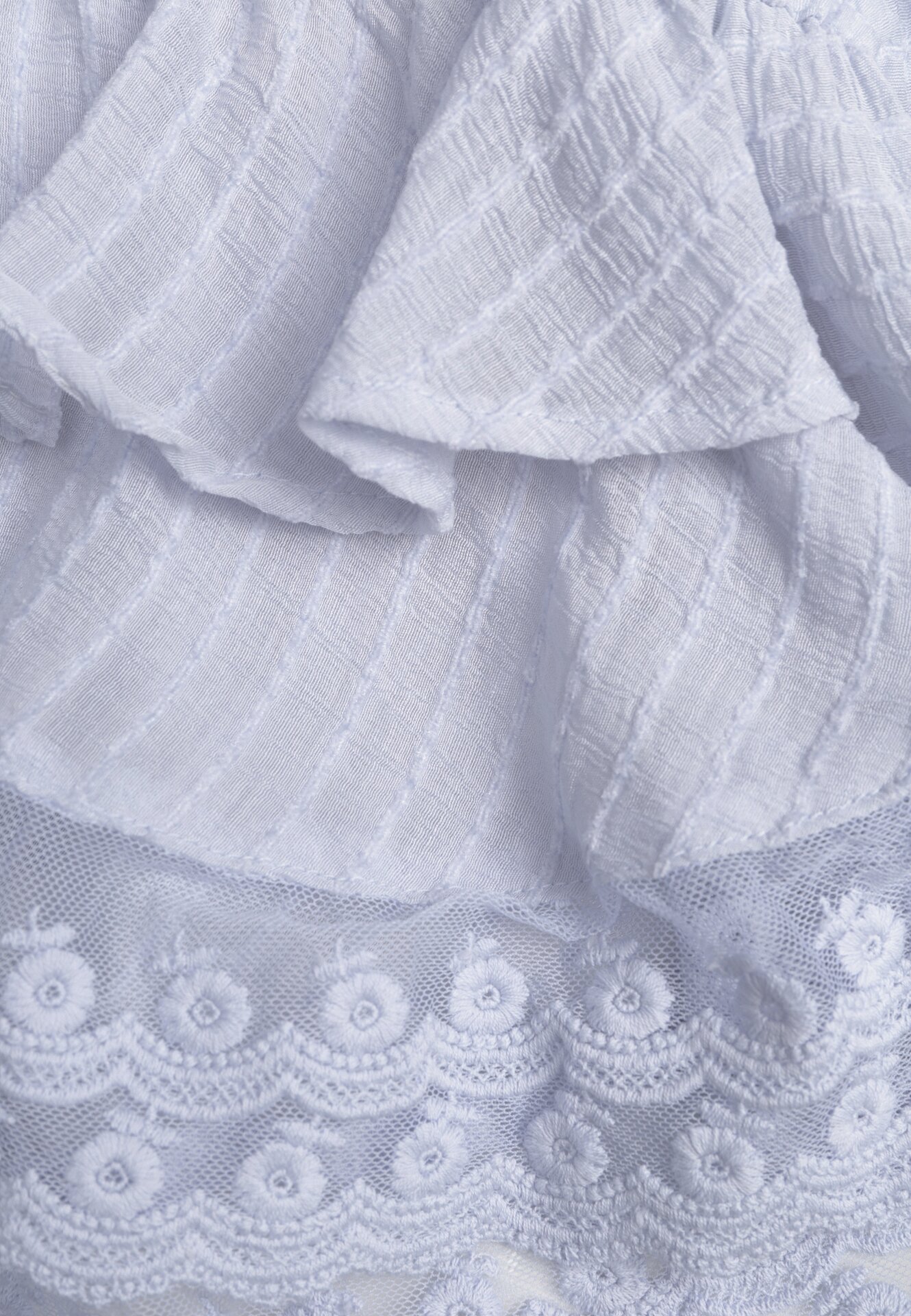 Niebieska Wiskozowa Bluzka w Rustykalnym Stylu z Koronką Falbanami i Wiązaniami Elleflona