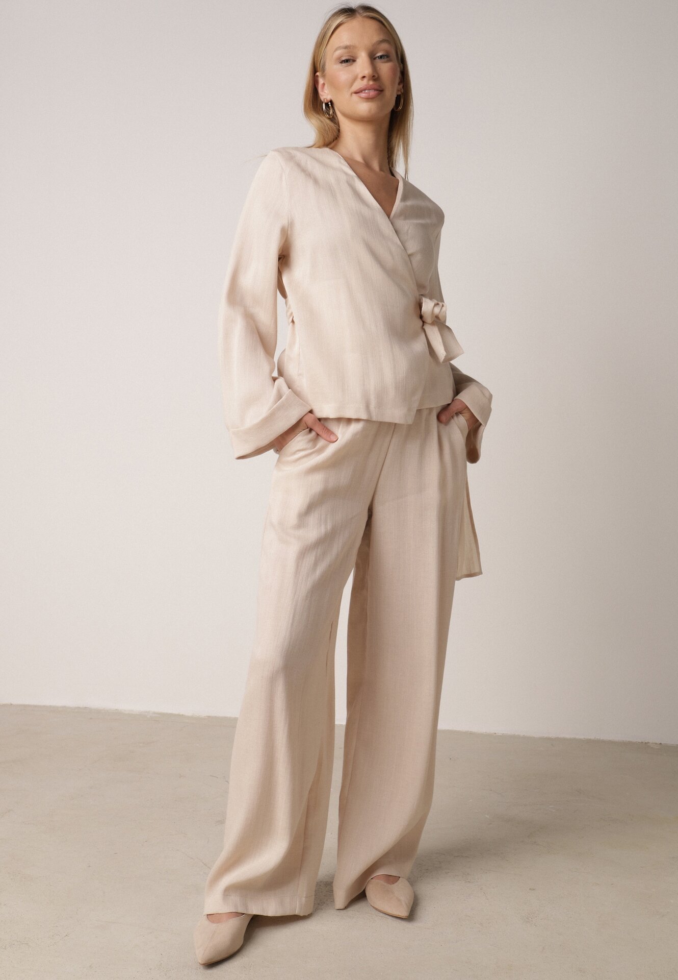 Beżowe Wiskozowe Spodnie z Szeroką Nogawką i Wiązaniem w Talii Terisanna