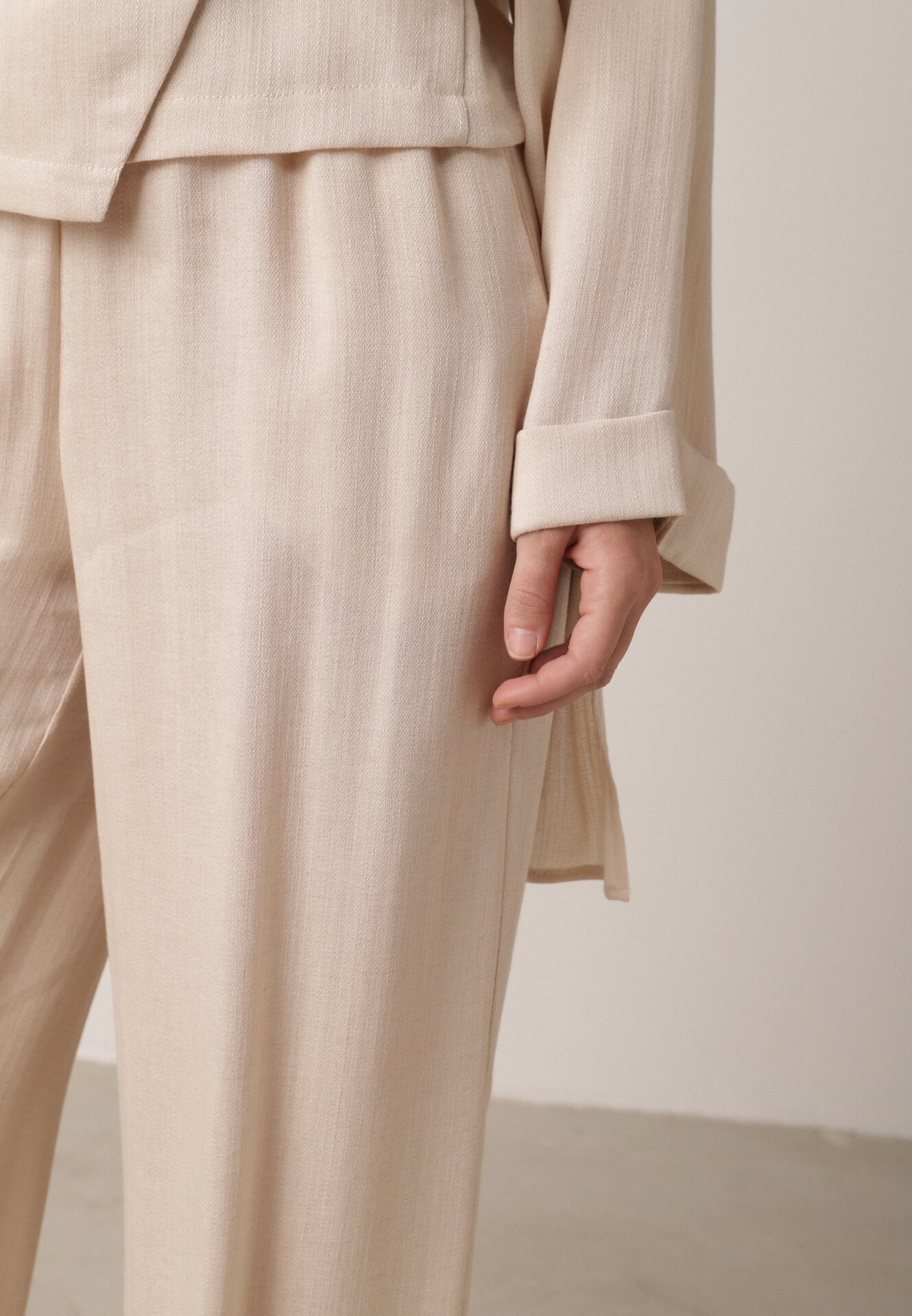 Beżowe Wiskozowe Spodnie z Szeroką Nogawką i Wiązaniem w Talii Terisanna