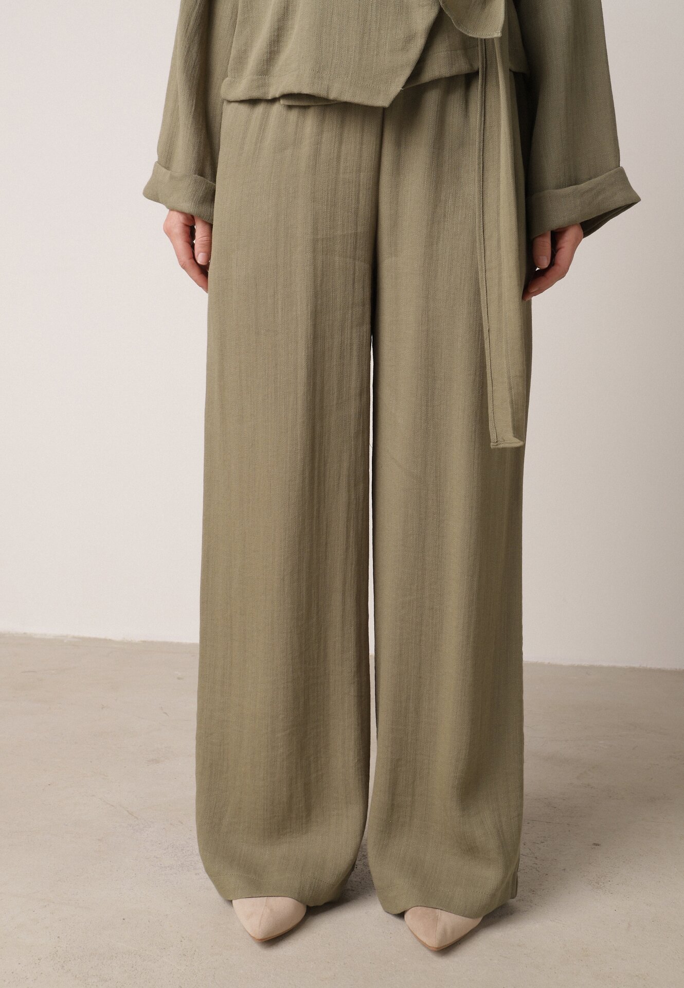 Zielone Wiskozowe Spodnie z Szeroką Nogawką i Wiązaniem w Talii Terisanna