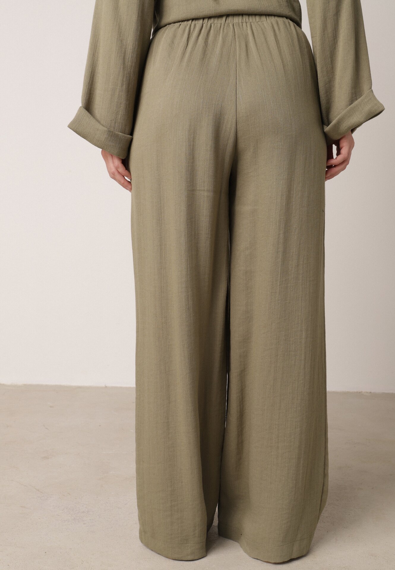 Zielone Wiskozowe Spodnie z Szeroką Nogawką i Wiązaniem w Talii Terisanna