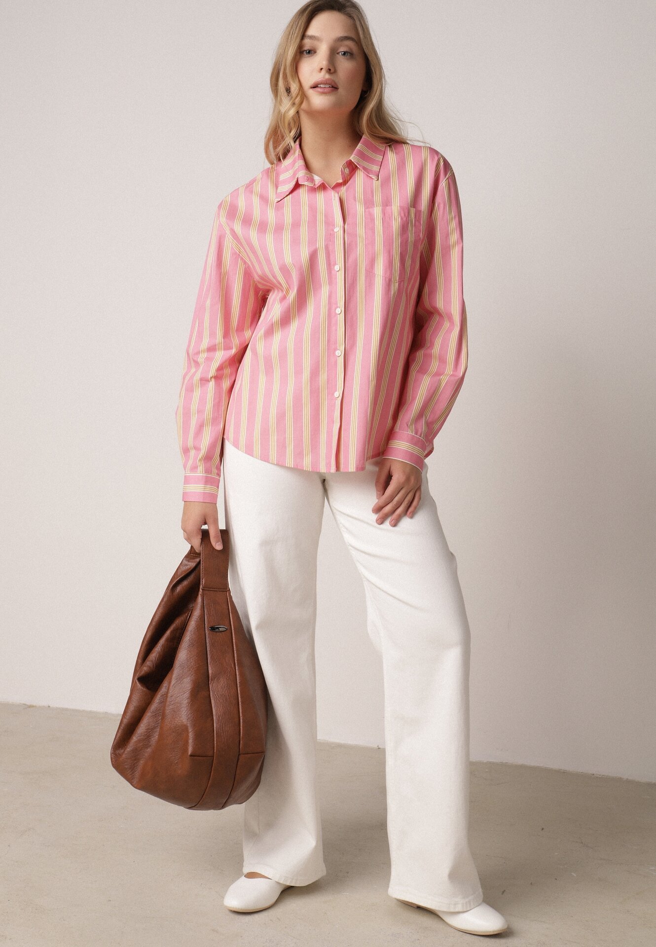 Różowa Bawełniana Koszula o Kroju Oversize Ozdobiona Pionowymi Paskami Ulialia