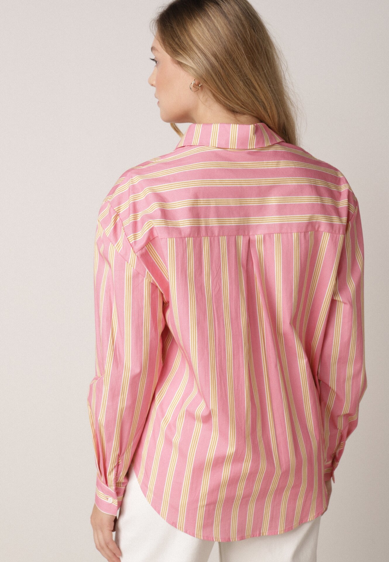 Różowa Bawełniana Koszula o Kroju Oversize Ozdobiona Pionowymi Paskami Ulialia