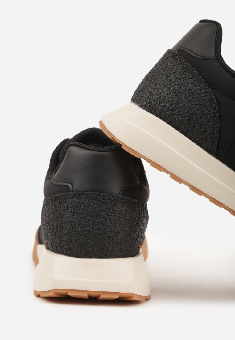 Czarne Buty Sportowe Sneakersy z Ozdobnymi Naszyciami Aerylia