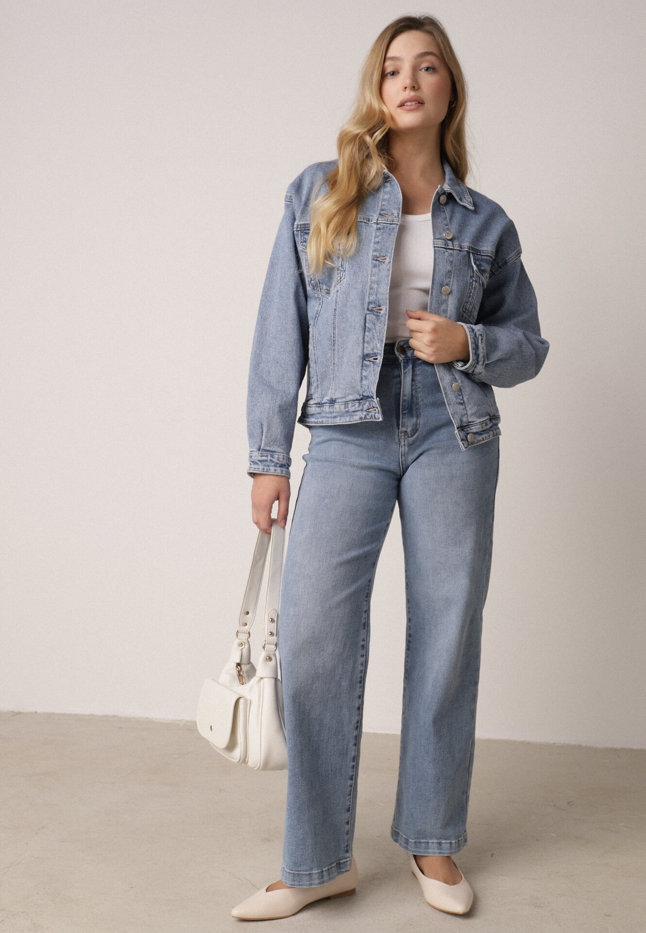 Niebieska Jeansowa Kurtka o Kroju Oversize z Dodatkiem Lyocellu i Bawełną Vimerinia