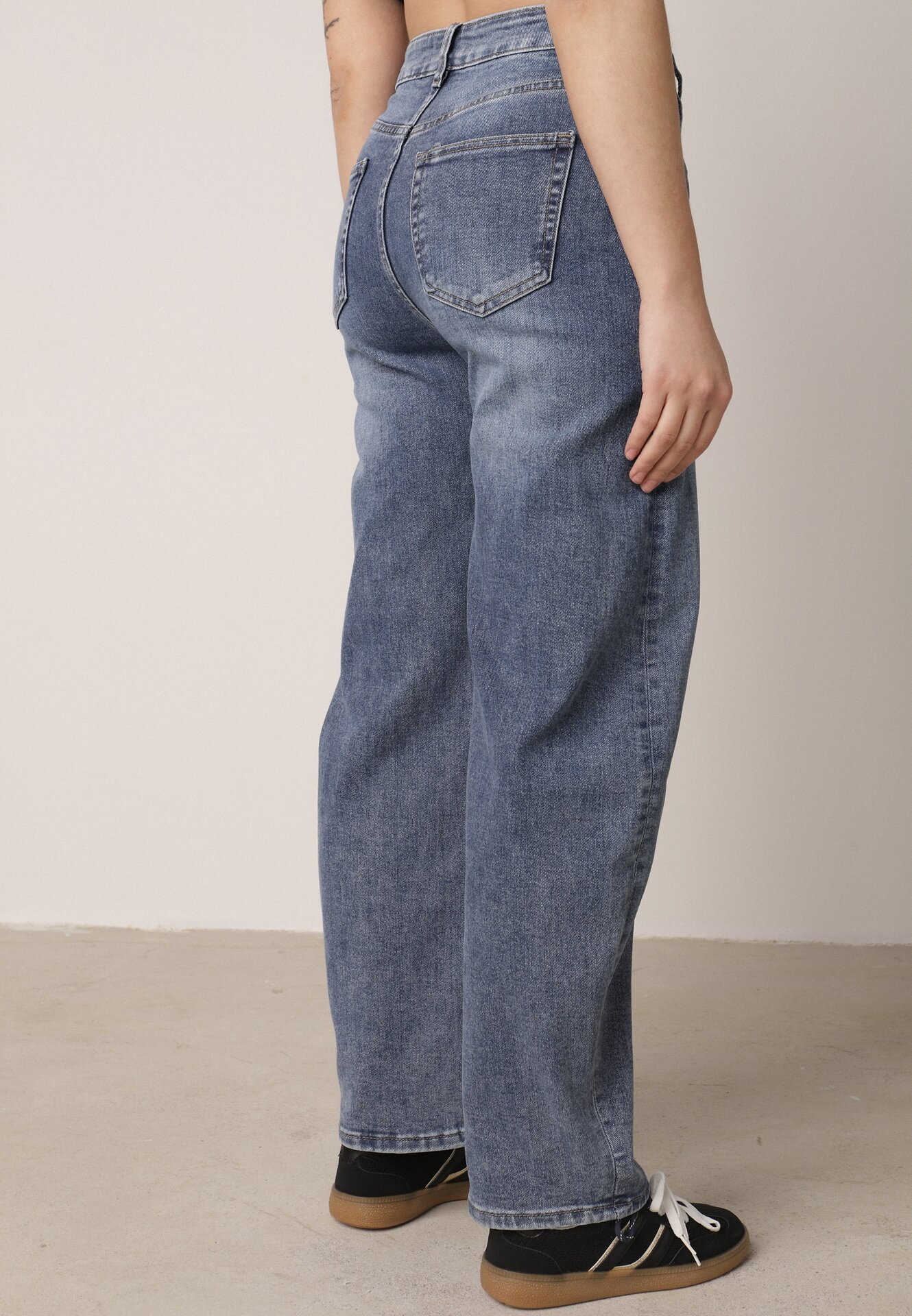 Granatowe Bawełniane Jeansy o Kroju Barrel Leg z Wysokim Stanem Tinalea