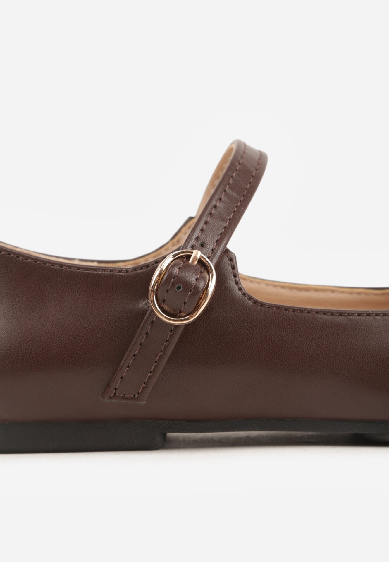 Brązowe Eleganckie Balerinki z Paskiem z Klamerką i Kwadratowym Noskiem Brilea