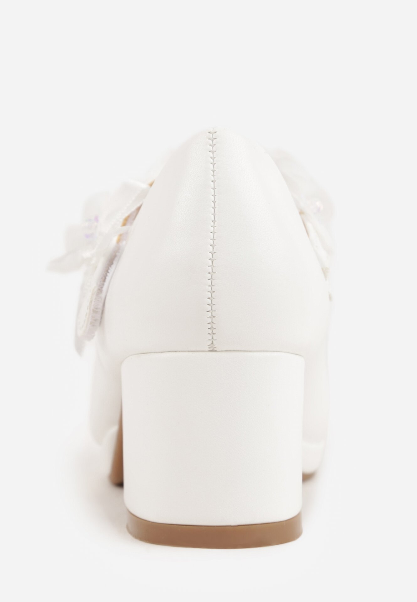 Białe Półbuty na Niskim Obcasie Ozdobione Kwiatową Aplikacją 3D i Kokardą Tesanne