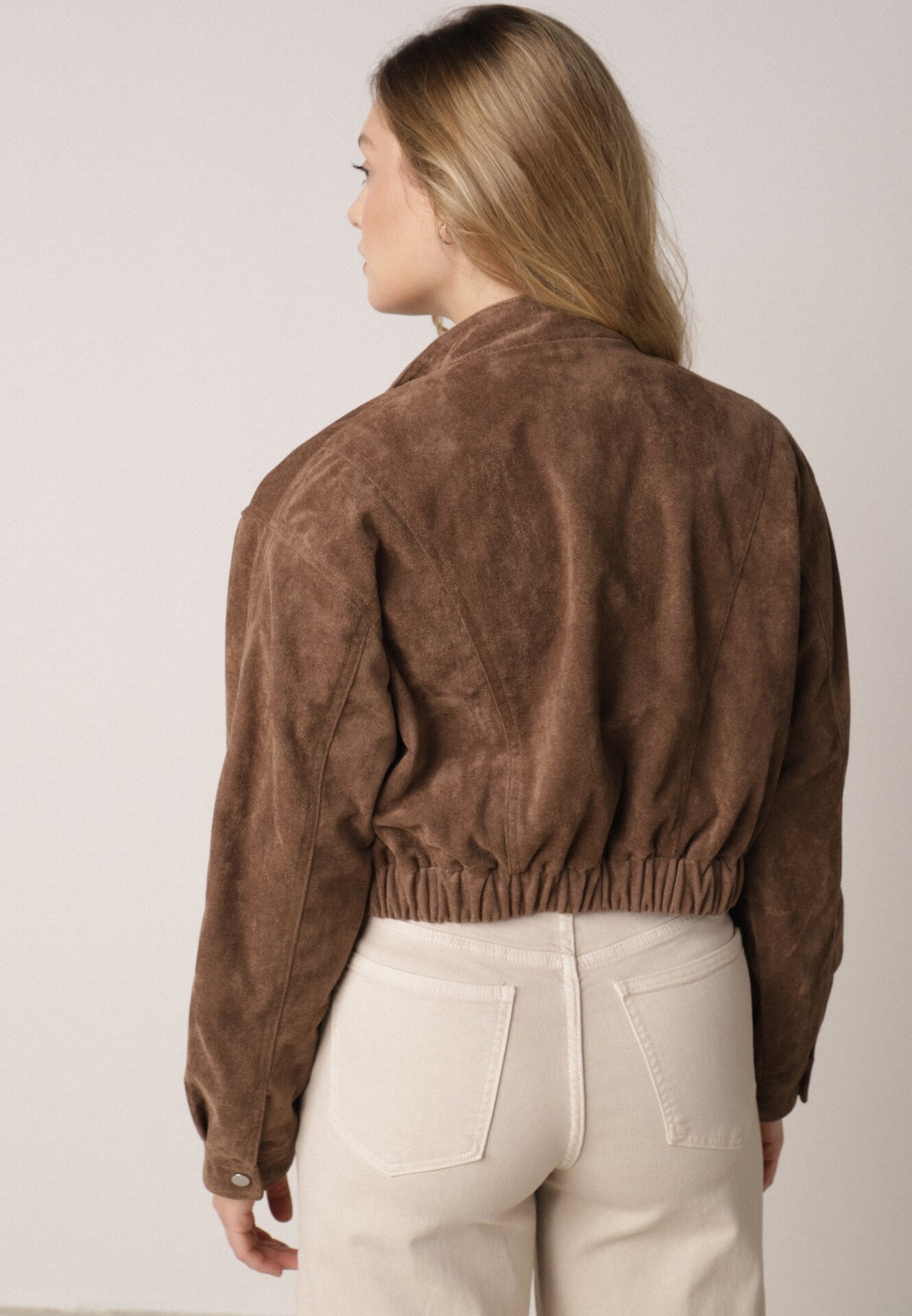 Brązowa Kurtka z Imitacji Zamszu w Stylu Utility z Suwakami i Paskiem Birasa