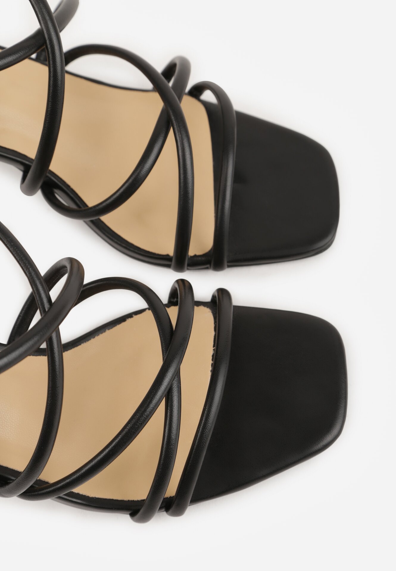 Czarne Sandały na Szpilce z Przeplatanymi Paskiami i Kwadratowym Noskiem Baloria