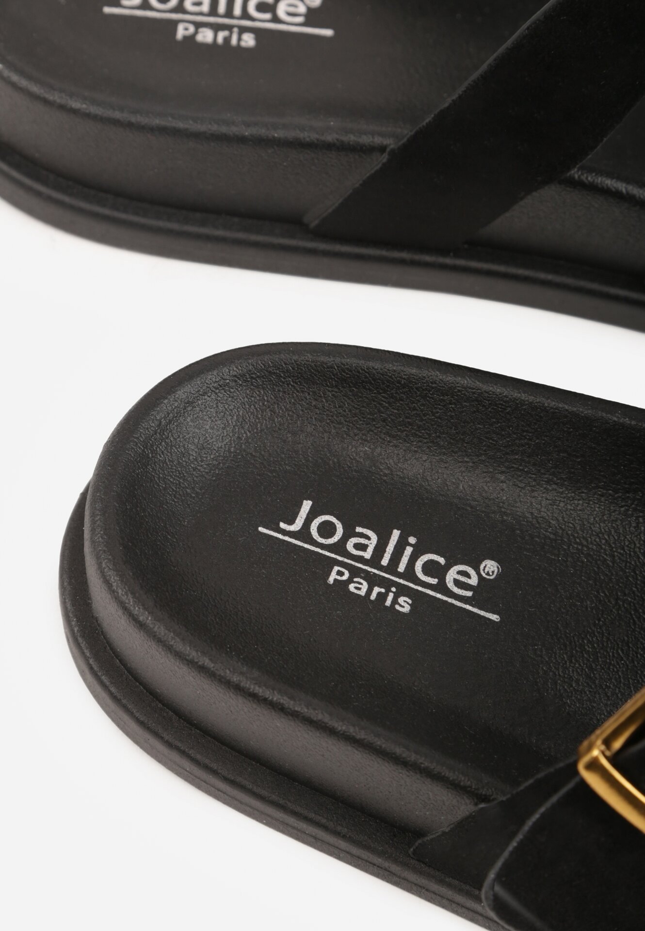 Czarne Klapki z Geometryczną Cholewką i Klamrą z Boku Endrita