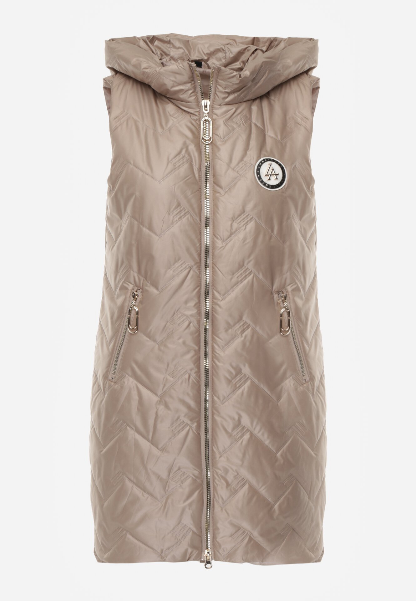 Brązowa Przejściowa Kamizelka Pikowana o Długim Kroju z Kapturem i Naszywką Harmaste