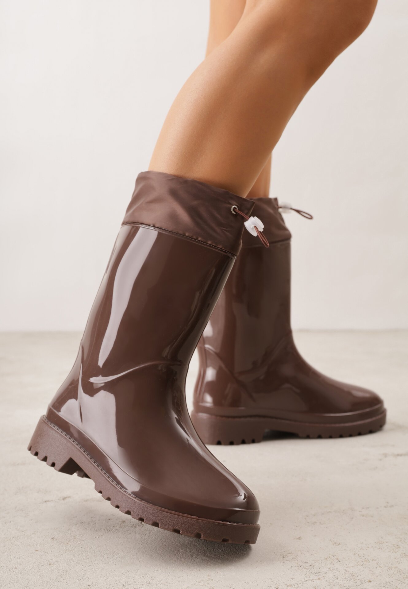 Brązowe Lakierowane Kalosze ze Ściąganą Cholewką Fevaselle