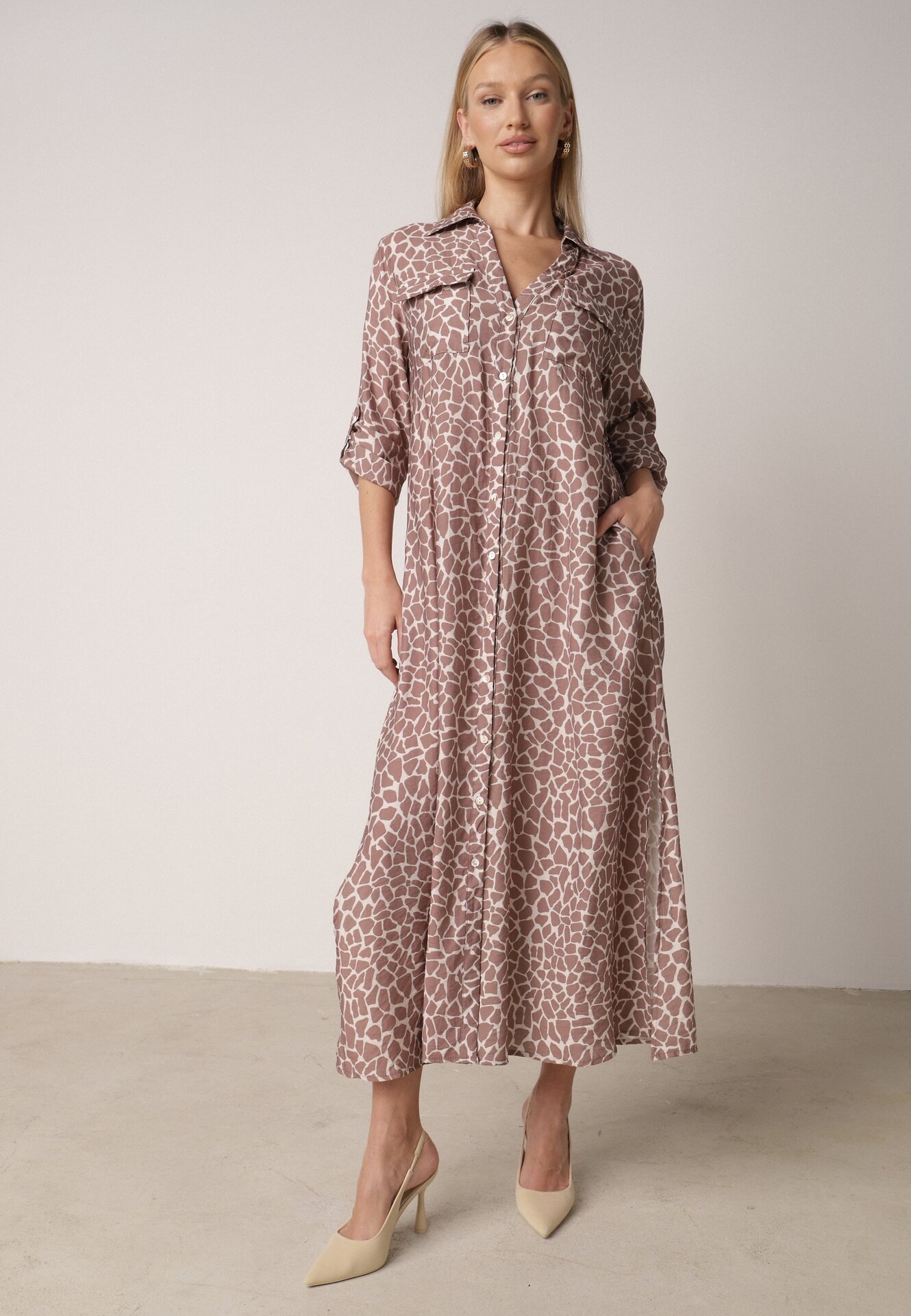 Beżowa Sukienka Koszulowa z Wiskozą w Zwierzęcy Wzór Żyrafy Nevetalia