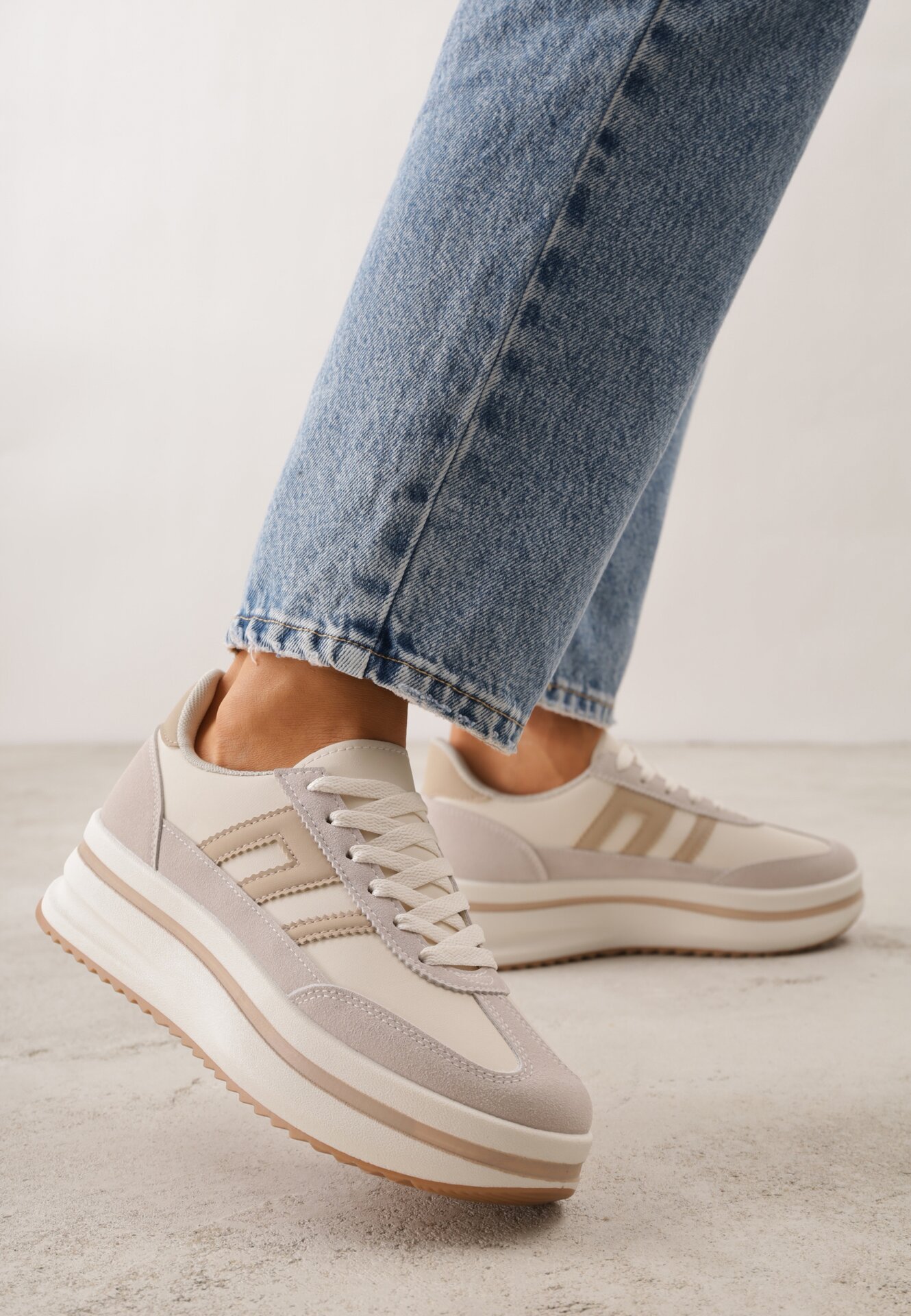 Beżowe Sneakersy na Grubej Podeszwie Ozdobione Geometrycznym Wzorem Asoastis