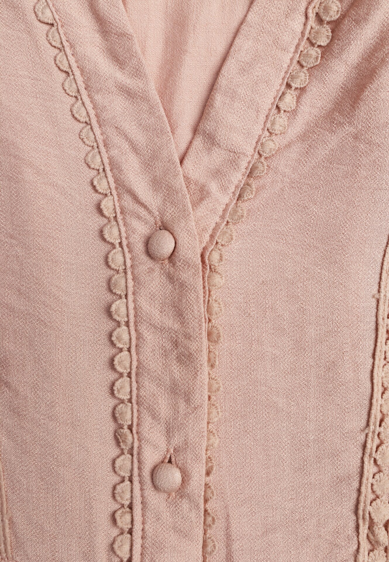 Jasnoróżowa Rozkloszowana Sukienka z Wiskozy z Wiązanym Paskiem i Koronką Reivoria