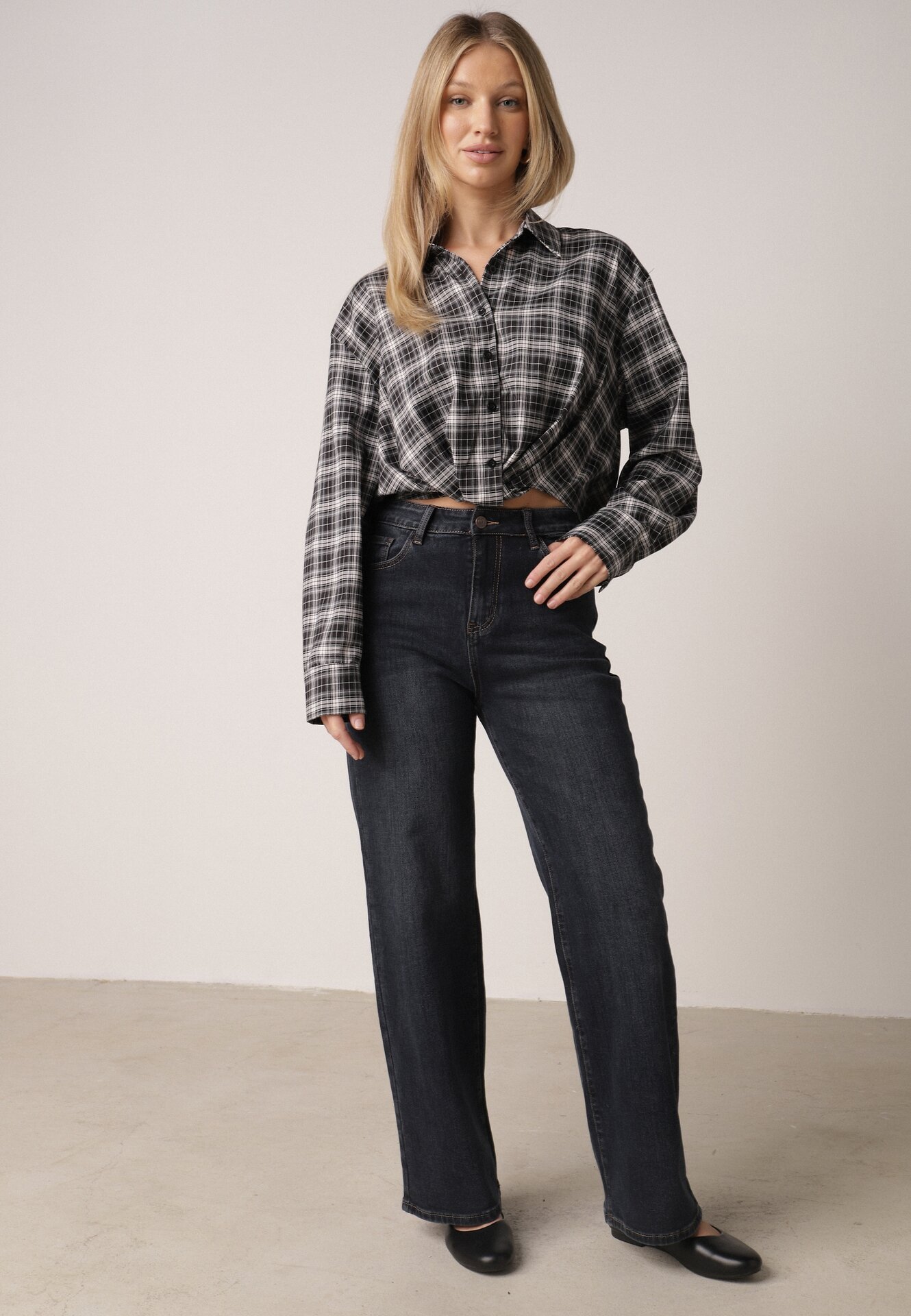 Czarna Krótka Bawełniana Koszula w Kratę z Marszczeniem Wenatia