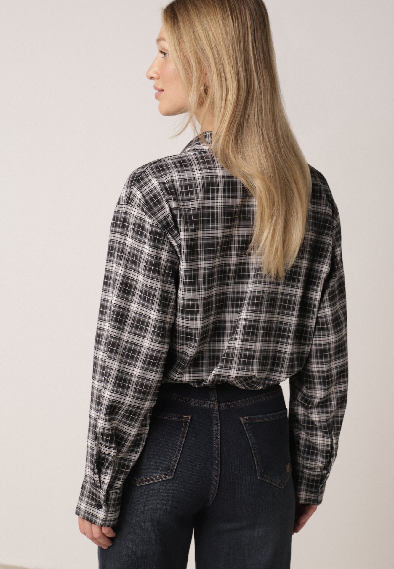 Czarna Krótka Bawełniana Koszula w Kratę z Marszczeniem Wenatia