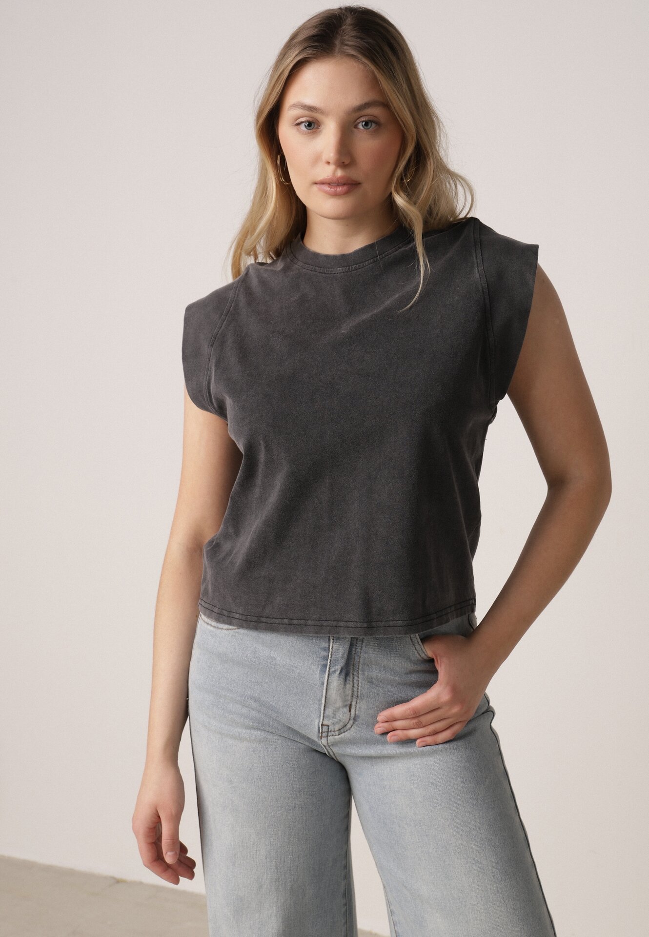 Czarny Bawełniany Top z Efektem Sprania Belatia