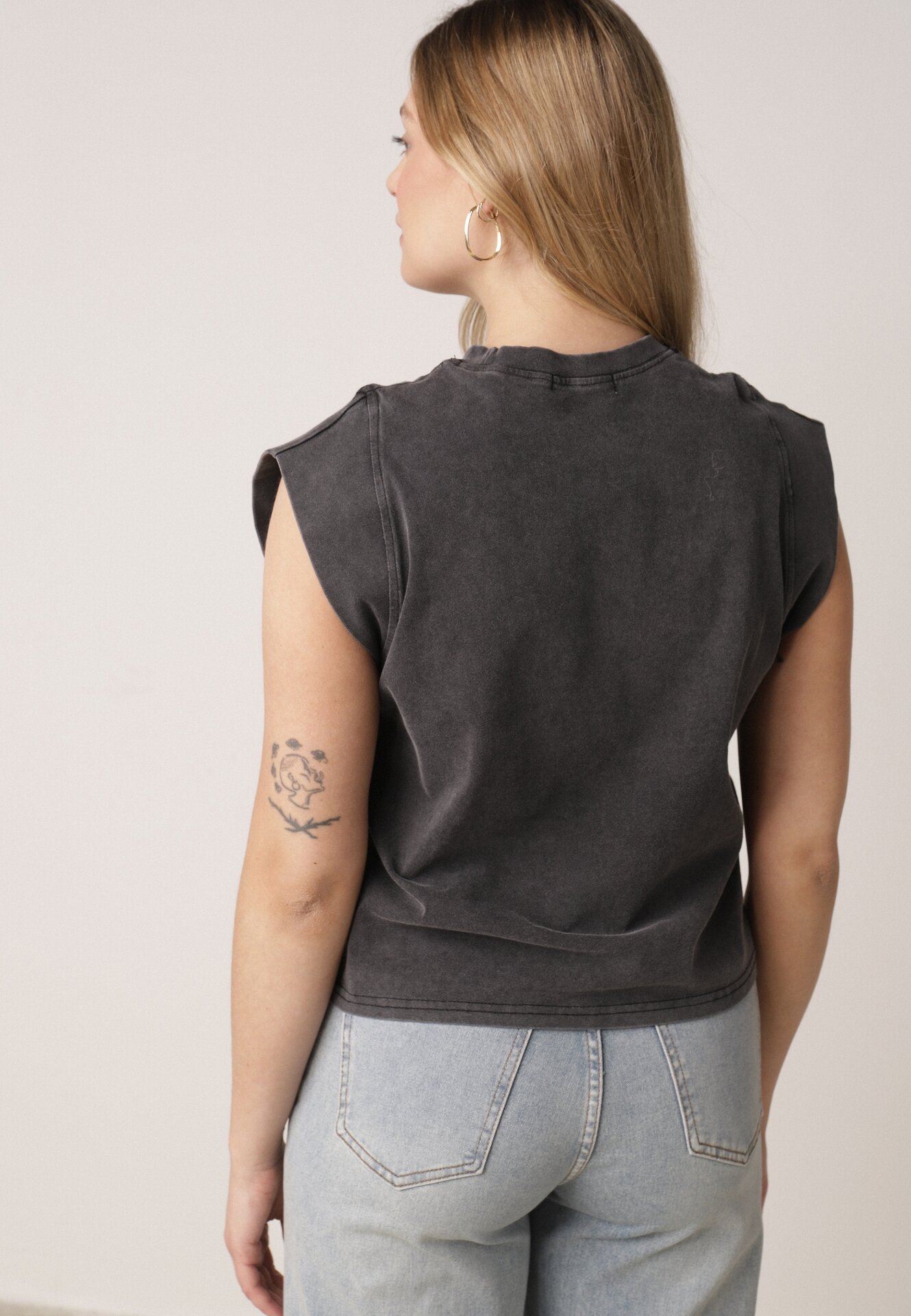 Czarny Bawełniany Top z Efektem Sprania Belatia