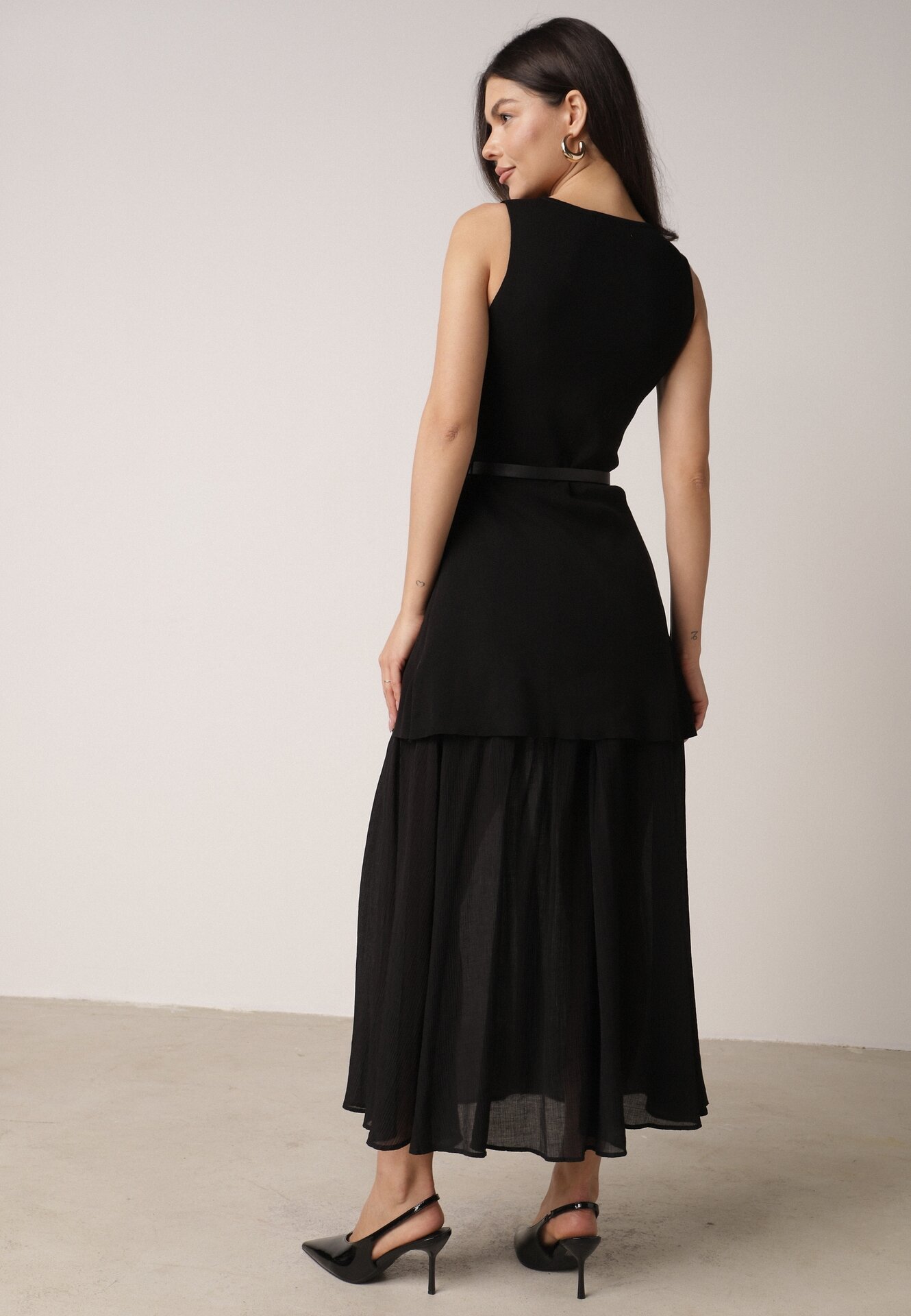 Czarna Dwuwarstwowa Sukienka Dzianinowa z Wiskozą i Paskiem z Klamrą Arkesia