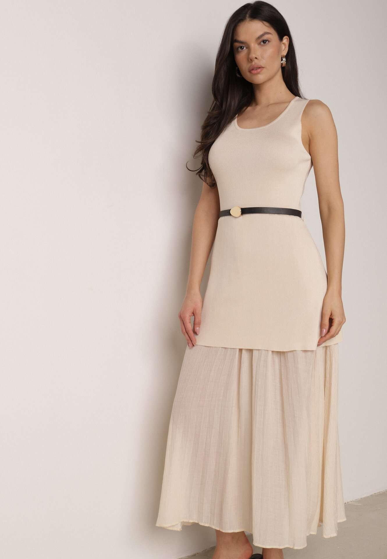 Beżowa Dwuwarstwowa Sukienka Dzianinowa z Wiskozą i Paskiem z Klamrą Arkesia