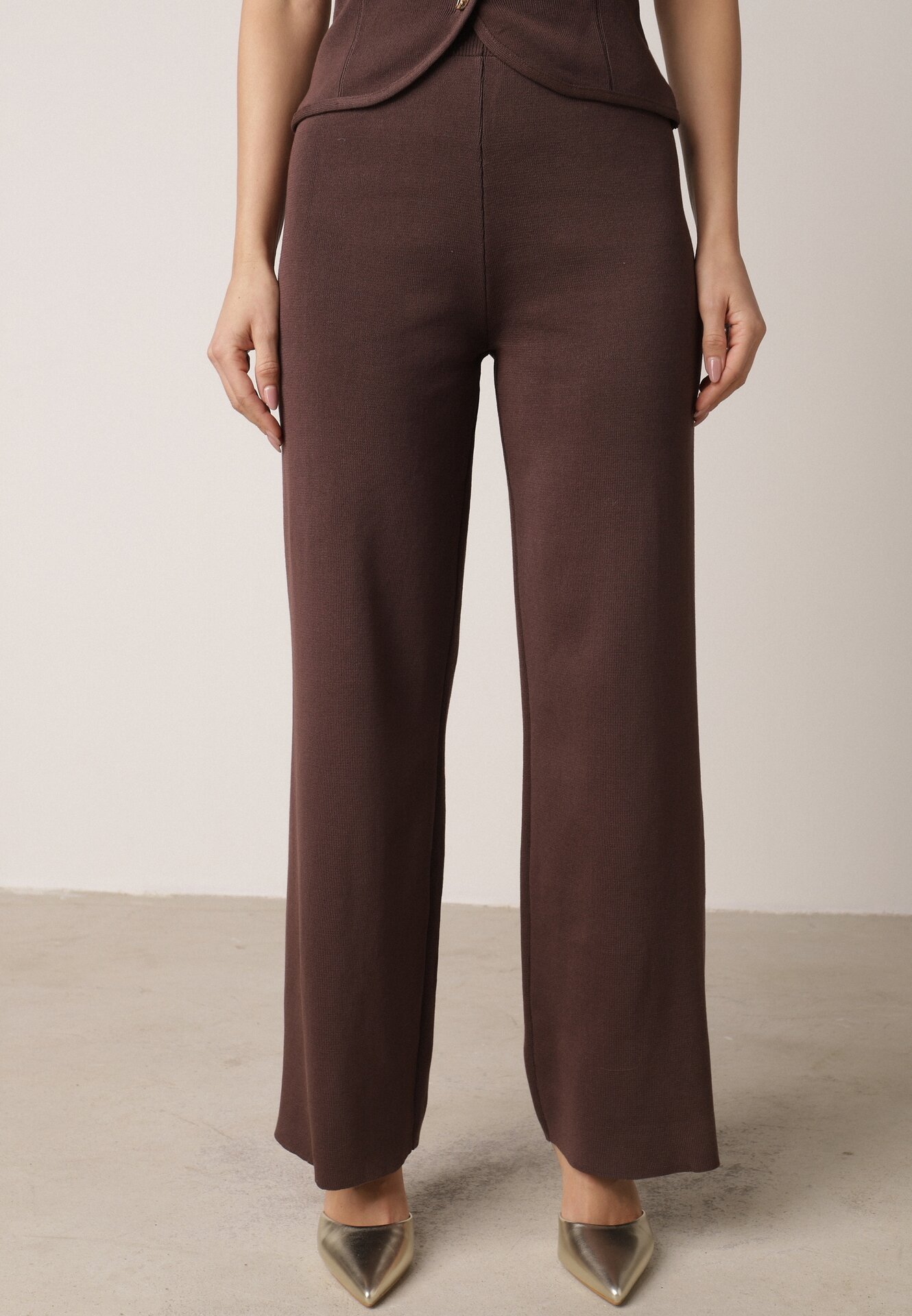 Brązowy Dzianinowy Komplet z Wiskozą Spodnie i Bluzka na Ramiączkach Merissani