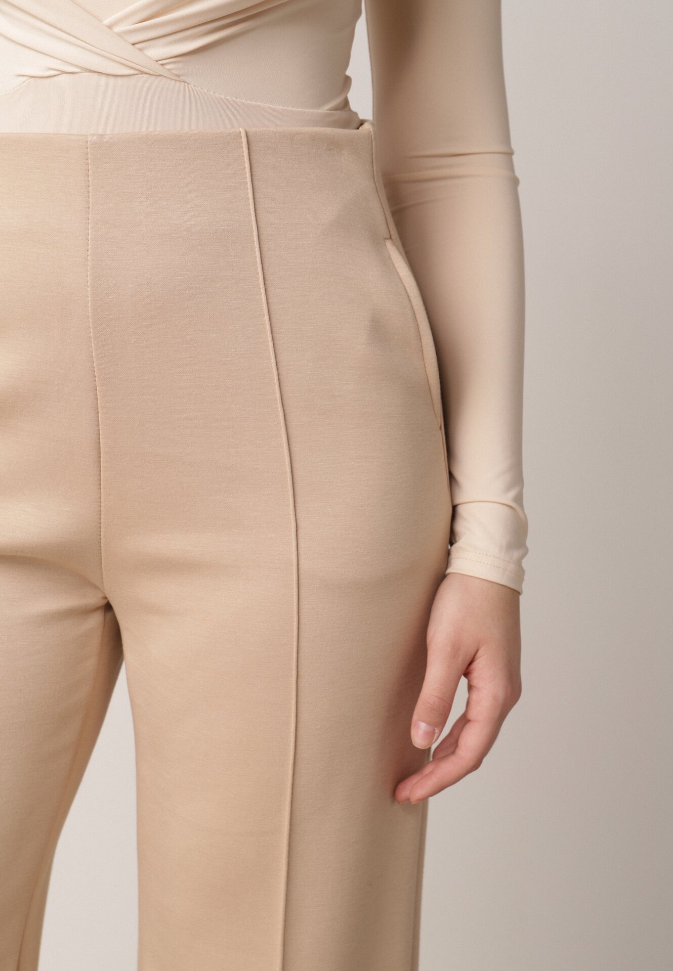 Beżowe Eleganckie Spodnie z Bawełny i Wiskozy w Kant Valelia