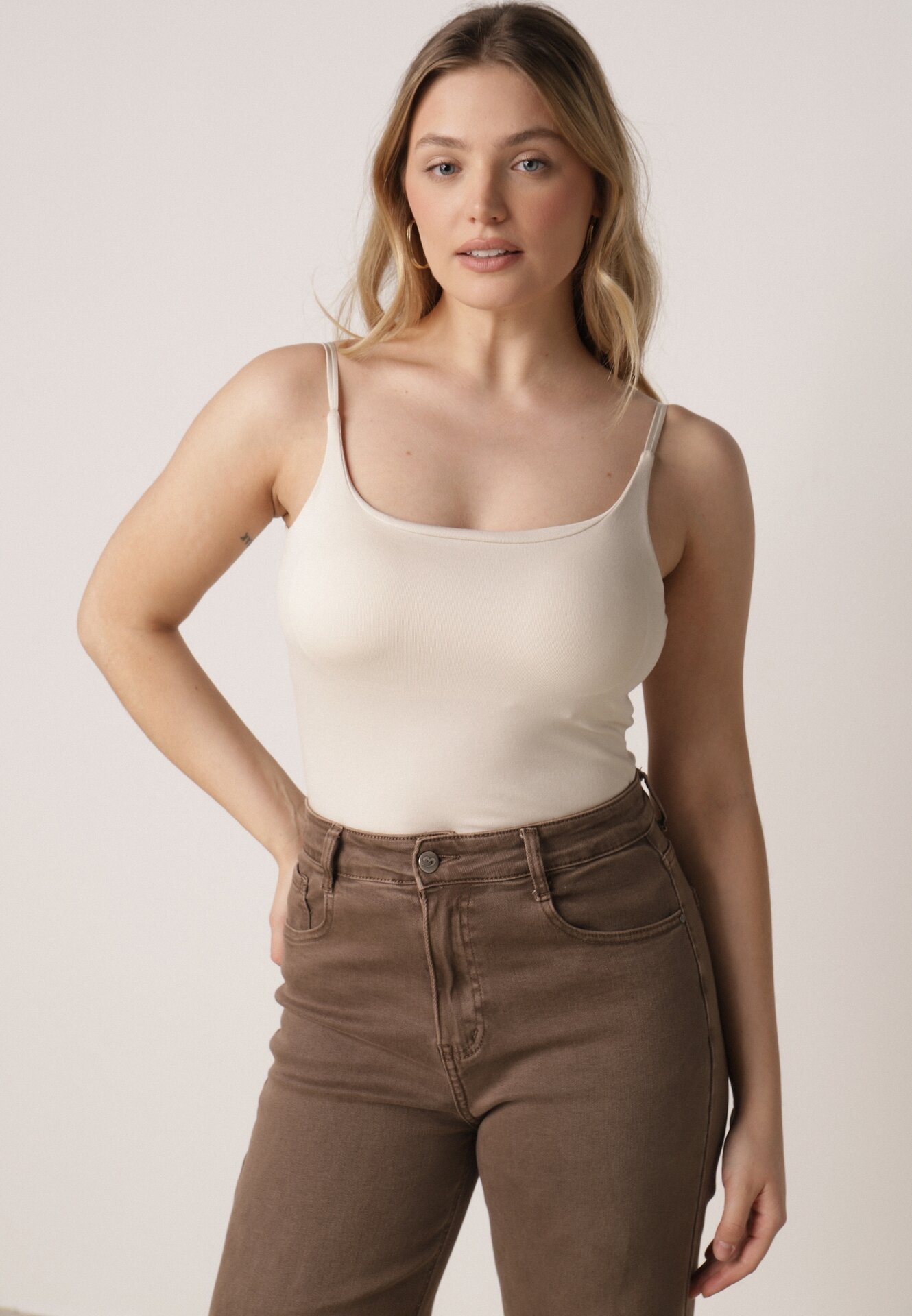 Beżowy Wiskozowy Top z Podwójnymi Ramiączkami Hendrea