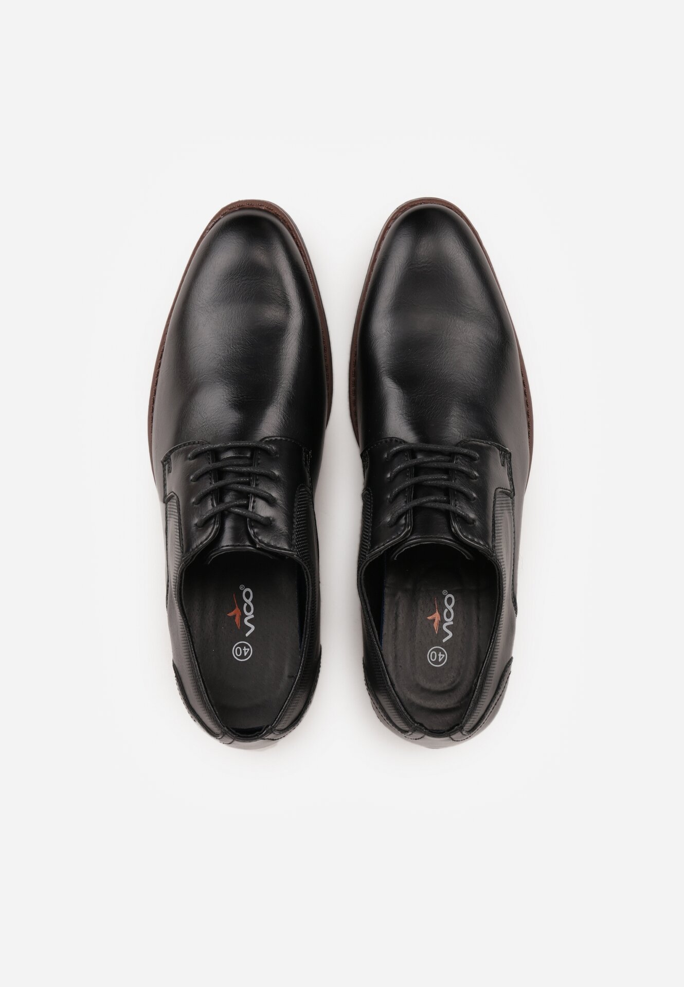 Czarne Eleganckie Półbuty ze Skórzaną Wkładką i Ozdobnymi Przeszyciami Iphaera