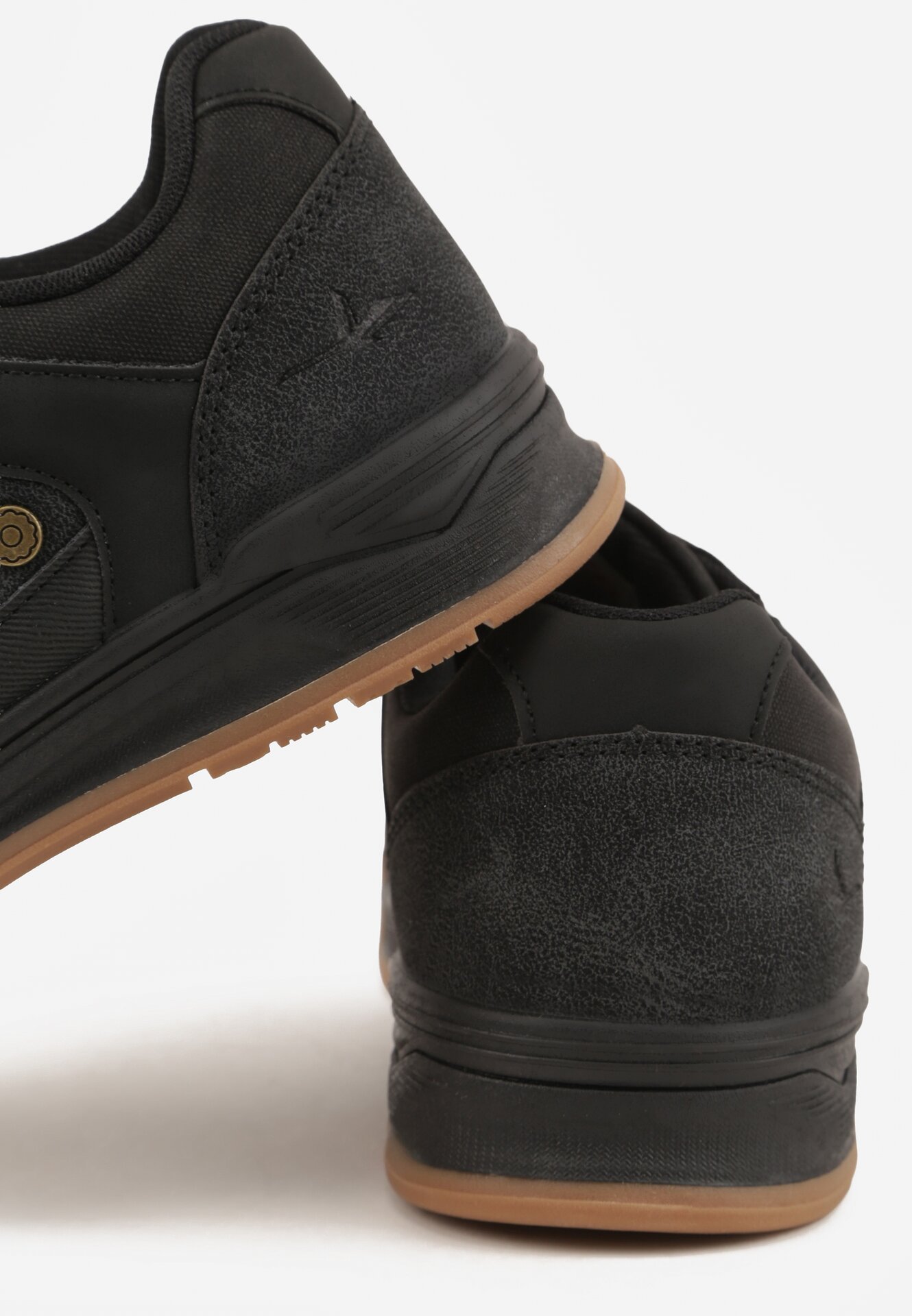 Czarne Buty Sportowe Sneakersy z Tłoczeniem i Napisem Kassonia