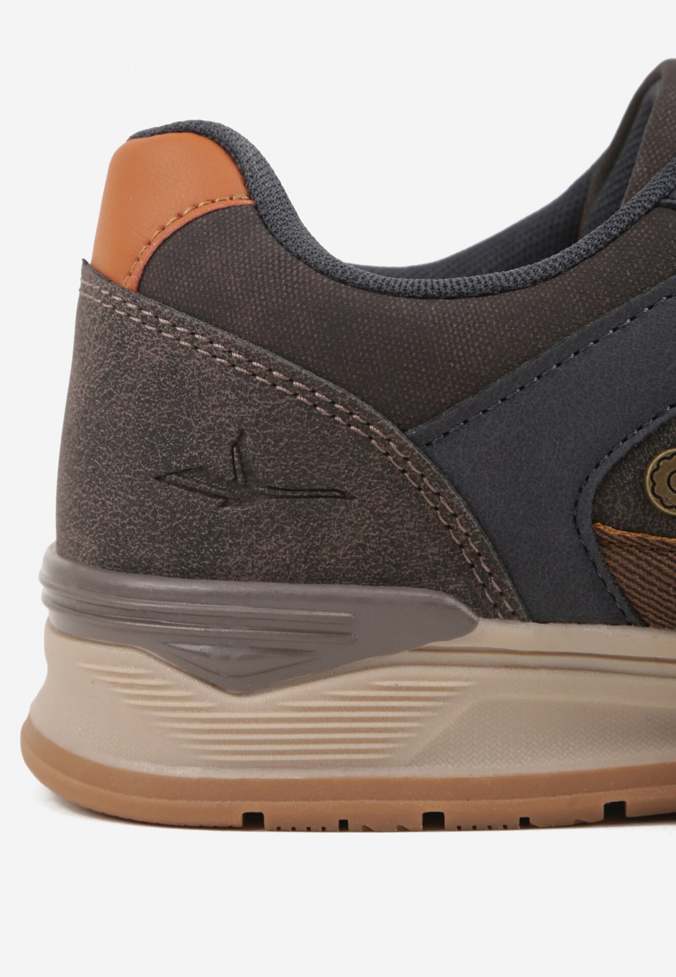 Brązowe Buty Sportowe Sneakersy z Tłoczeniem i Napisem Kassonia